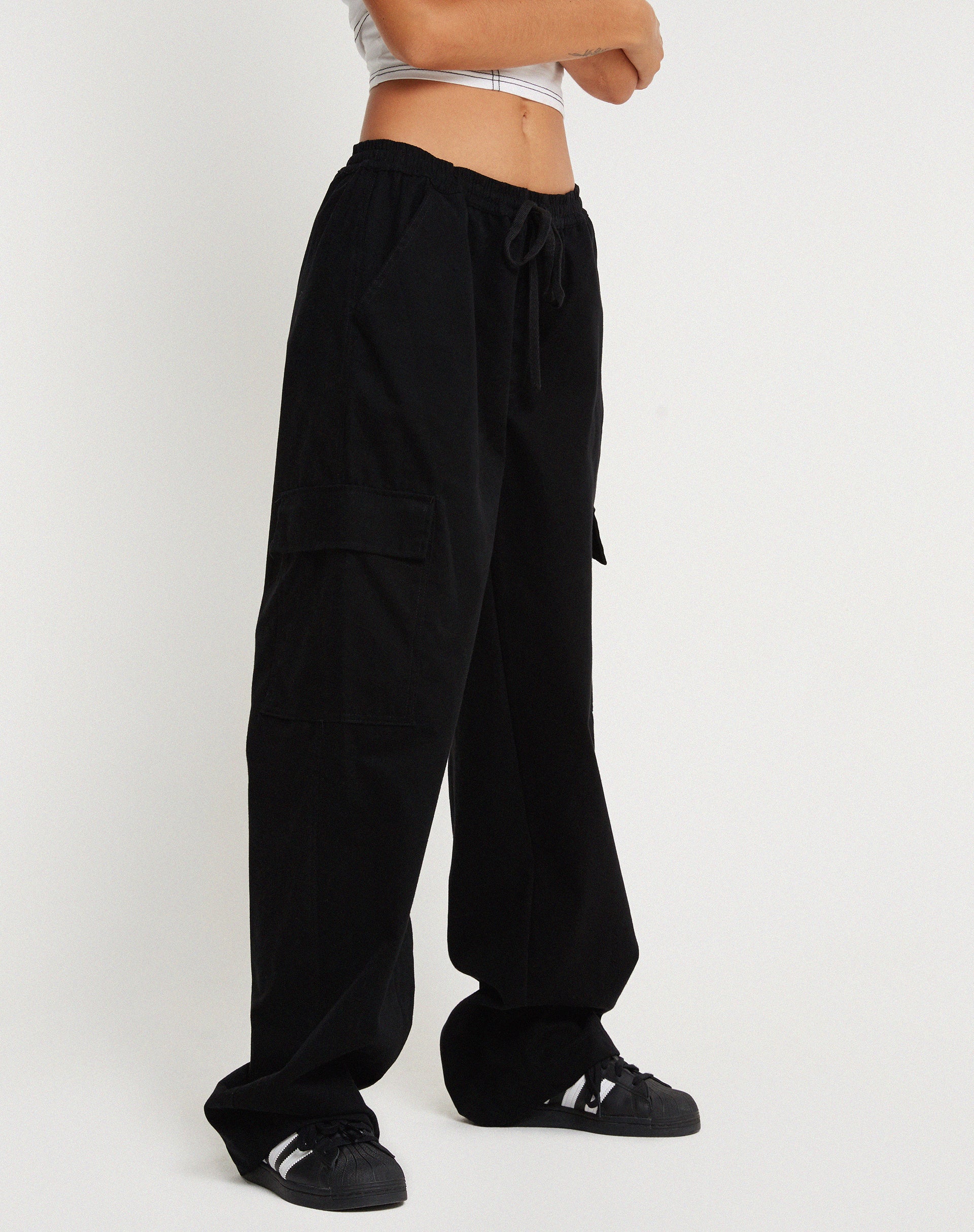 Geona Wide Leg Cargo Trouser in Black-Nico Sky