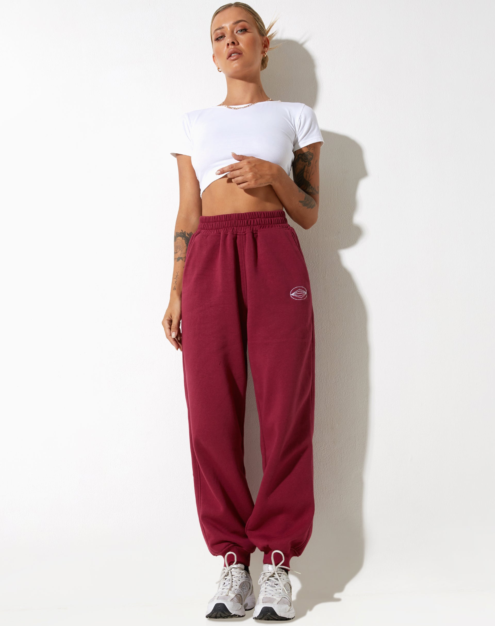 Roider Jogger in Burgundy with 'Winning Team' Embro-Nico Sky