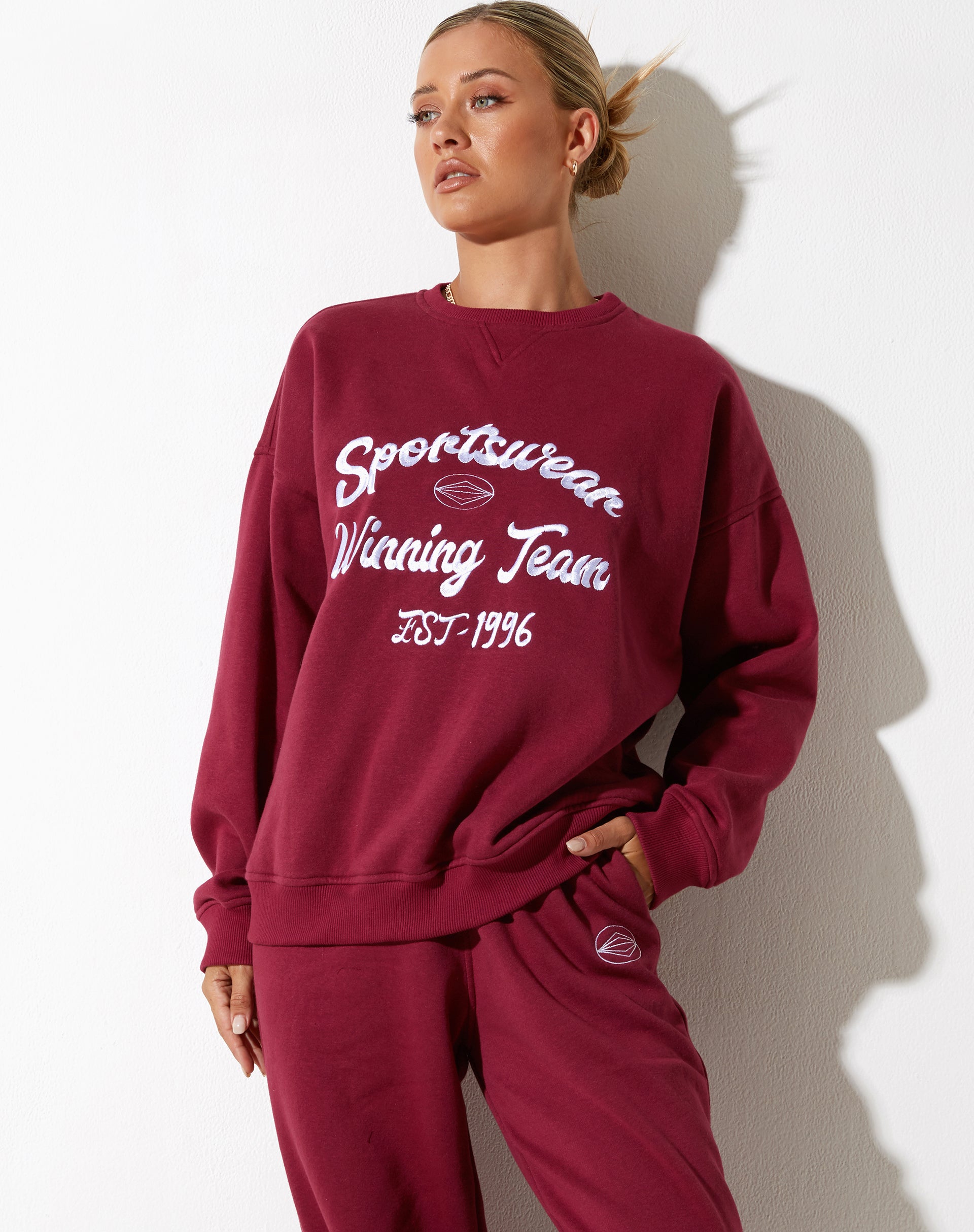 Glan Sweatshirt in Burgundy with 'Winning Team' Embro-Nico Sky