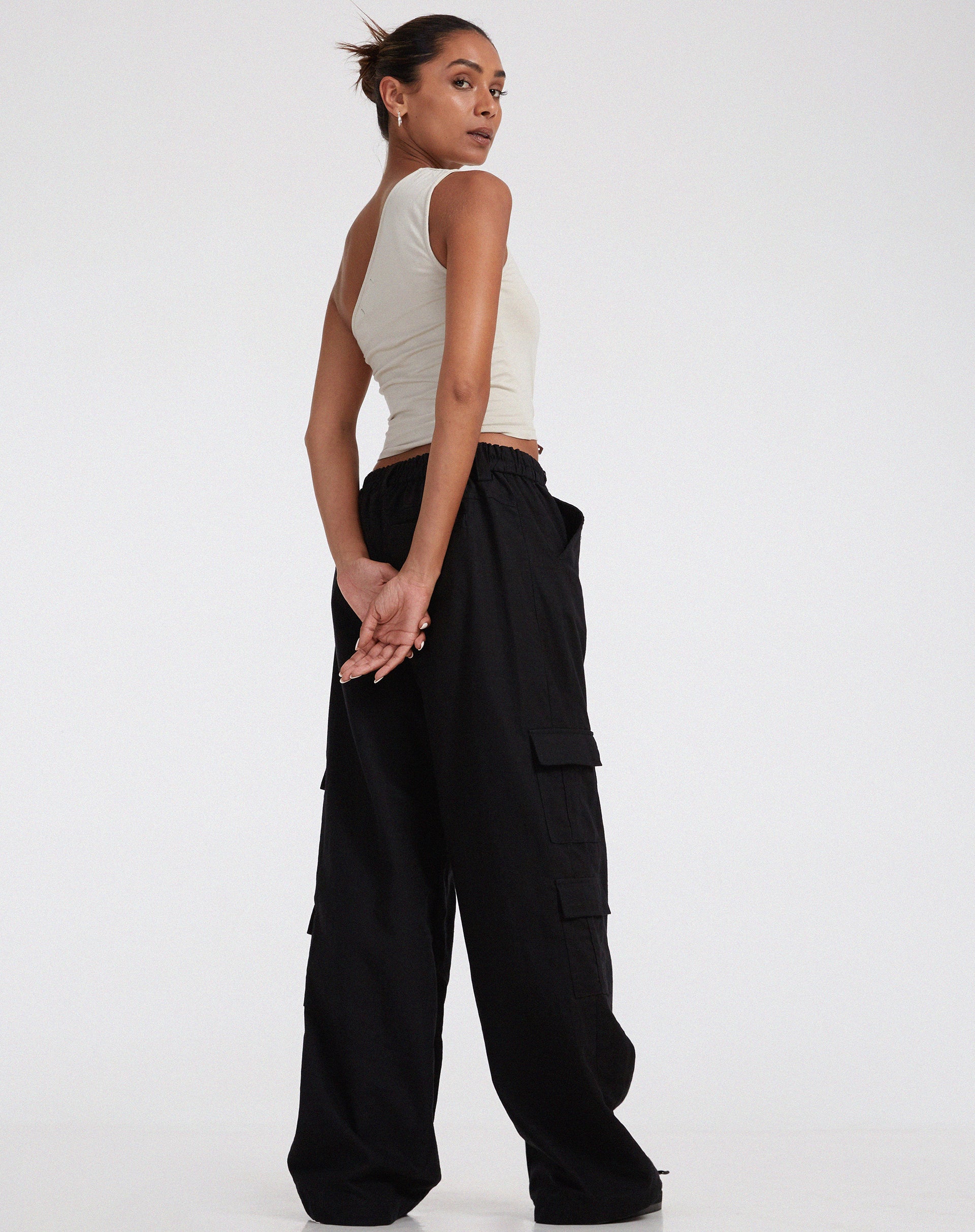 Hansa Cargo Trouser in Rami Black-Nico Sky