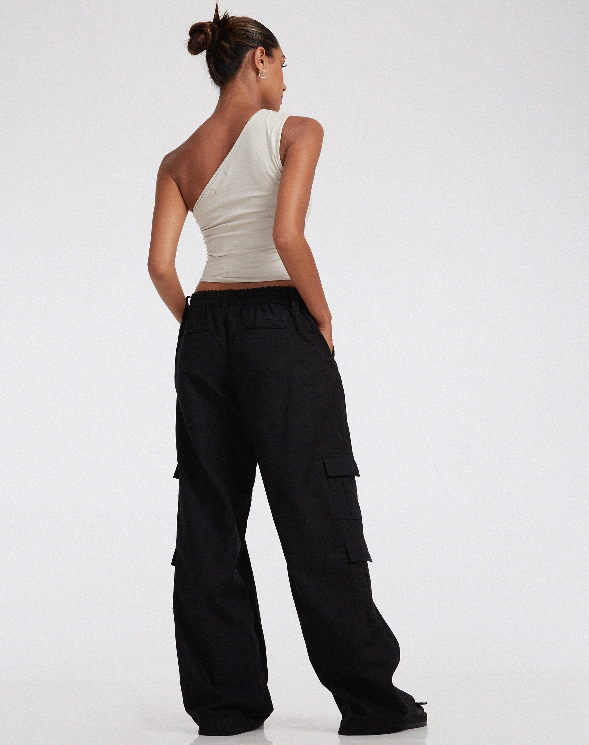 Hansa Cargo Trouser in Rami Black-Nico Sky