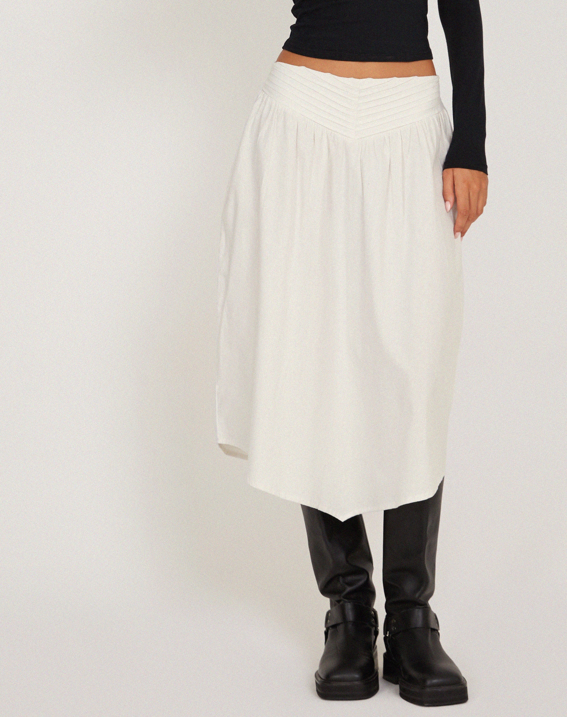 India Midi Skirt in White-Nico Sky