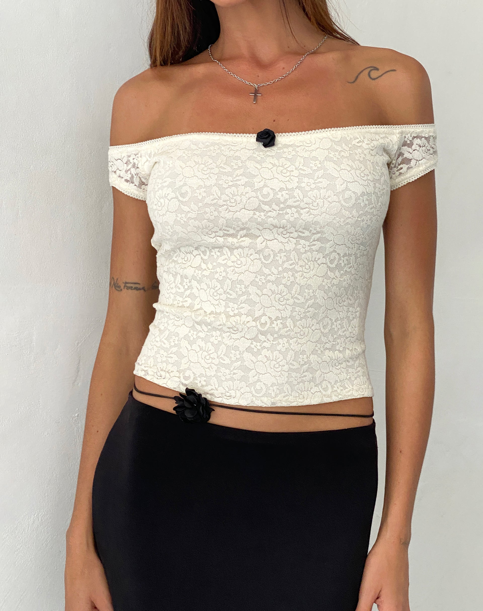 Lonnie Bardot Top in Rose Lace Ivory-Nico Sky