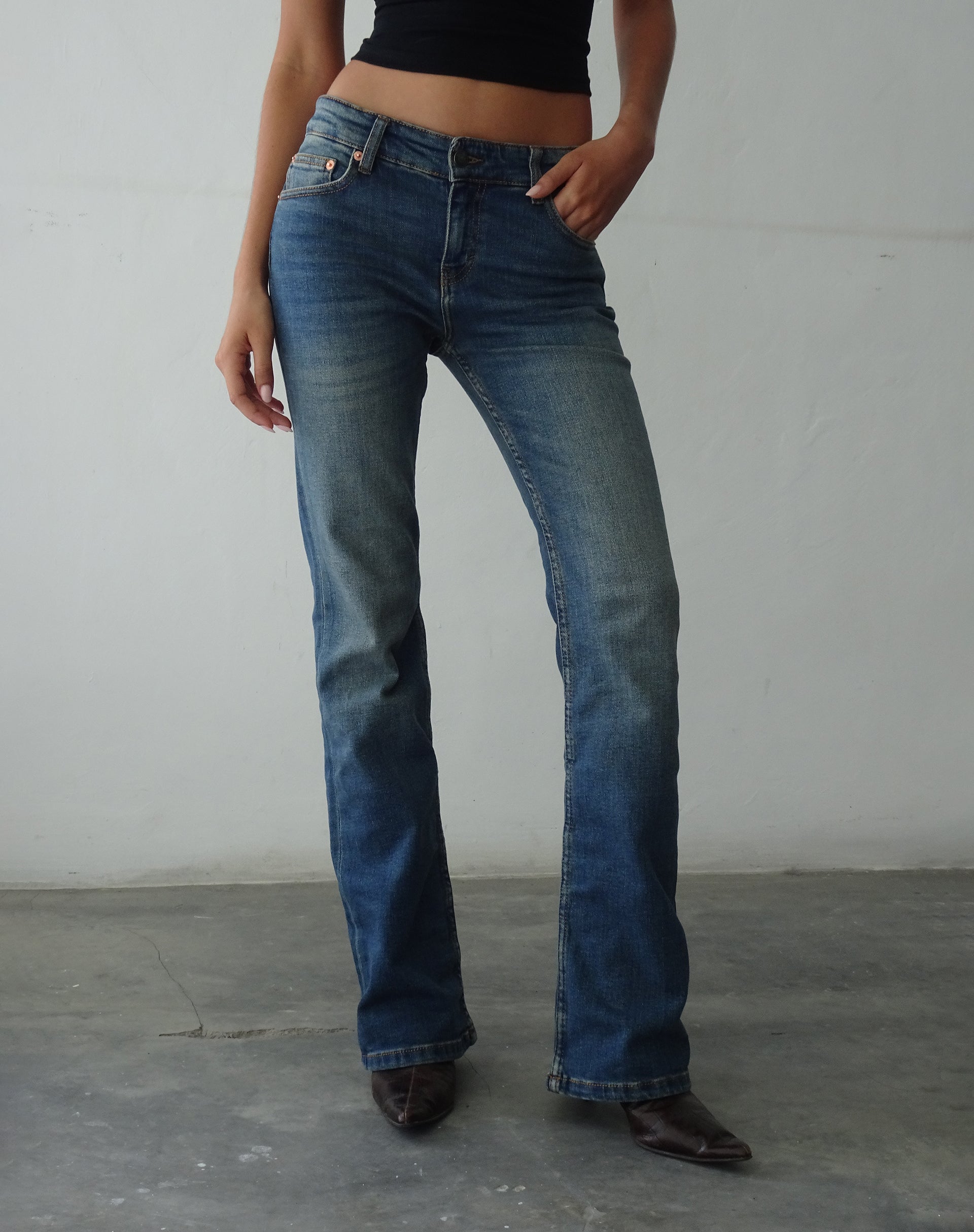 Low Rise Bootleg Jeans in Mid Vintage Blue-Nico Sky