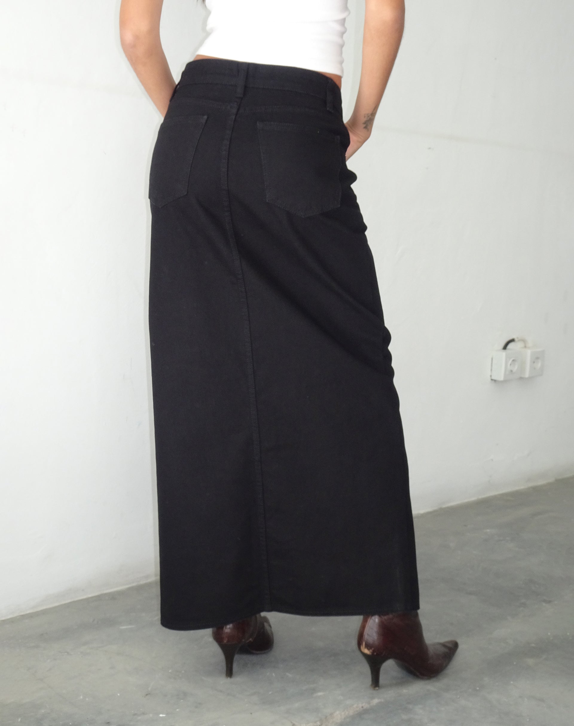 Low Rise Denim Maxi Skirt in Rinse Black-Nico Sky