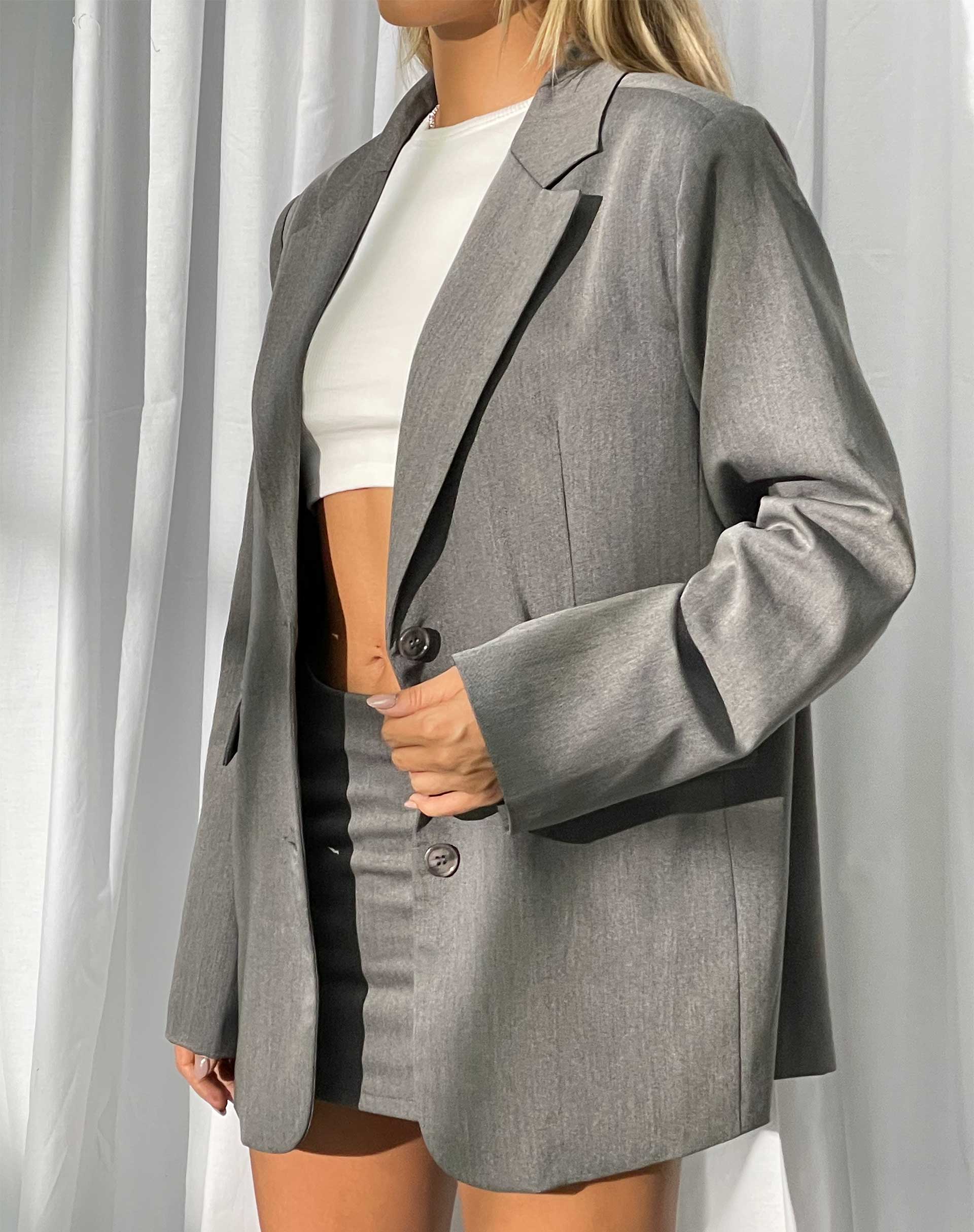 MOTEL X JACQUIE Maiwa Blazer in Tailoring Charcoal-Nico Sky
