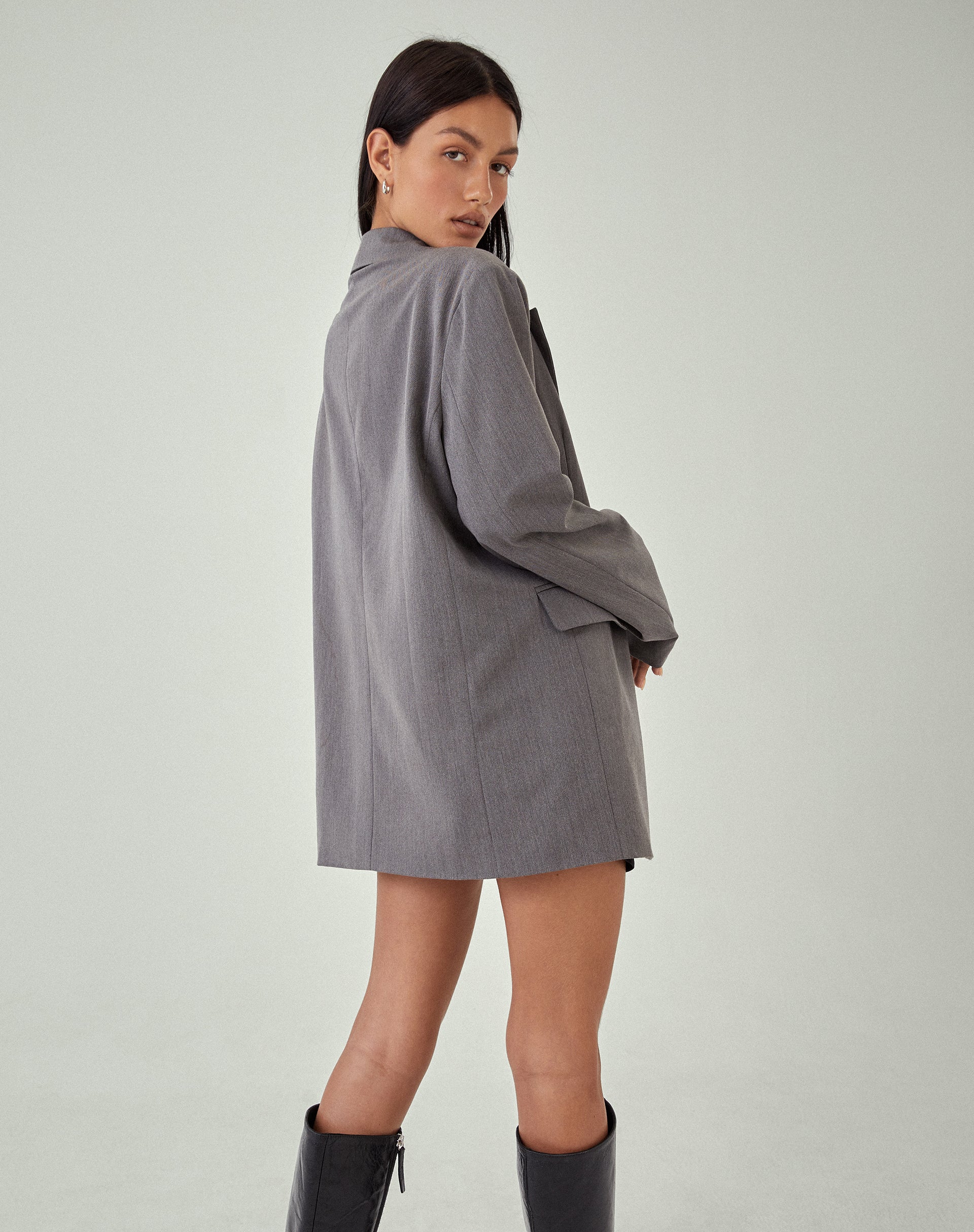 MOTEL X JACQUIE Maiwa Blazer in Tailoring Charcoal-Nico Sky