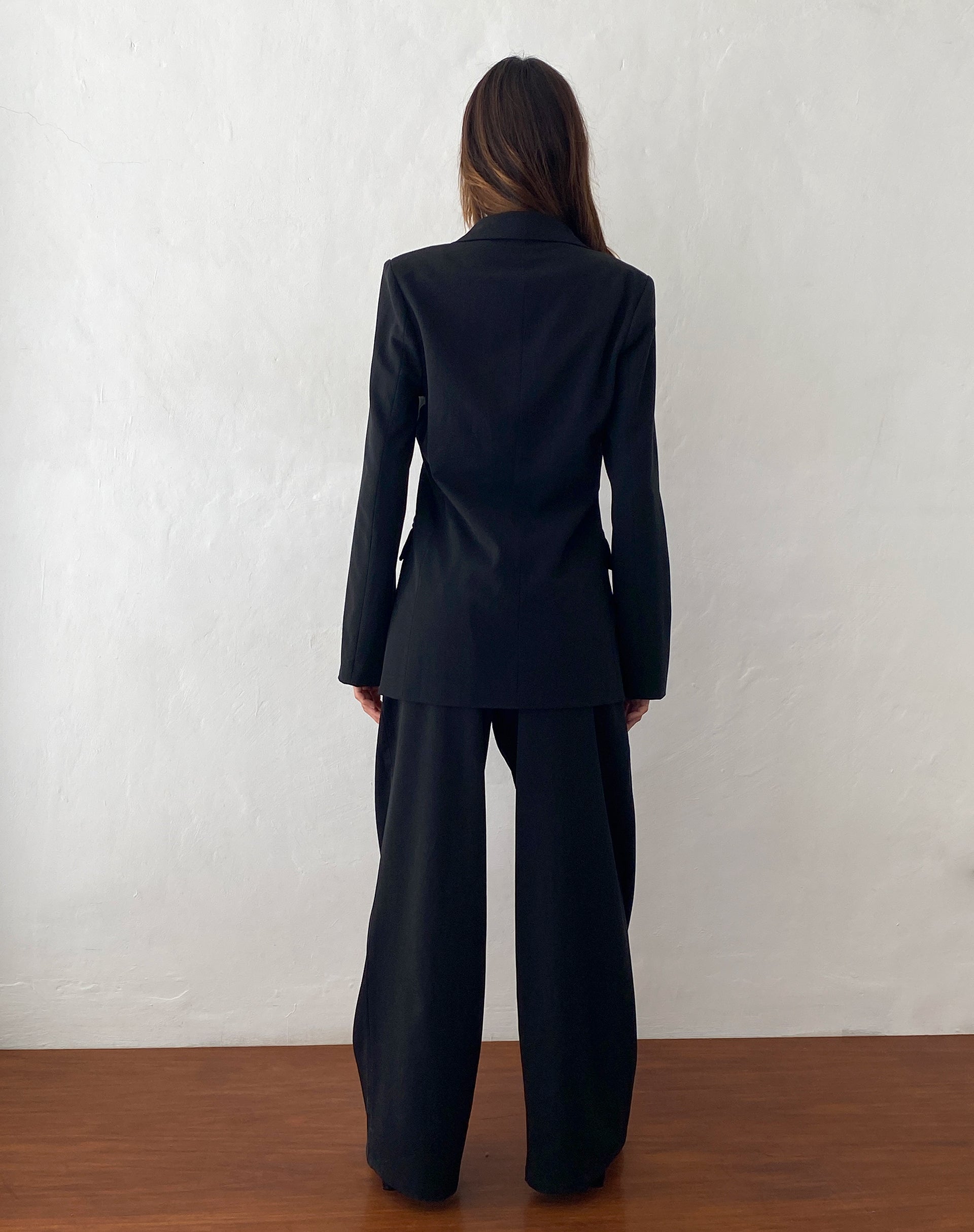 Nailaka Low Rise Wide Leg Tailored Trouser in Black-Nico Sky