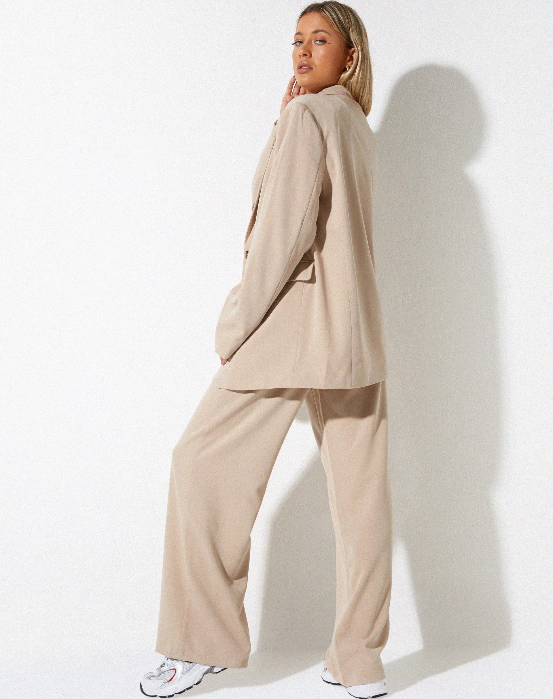 Abena Trouser in Soft Tailoring Beige-Nico Sky