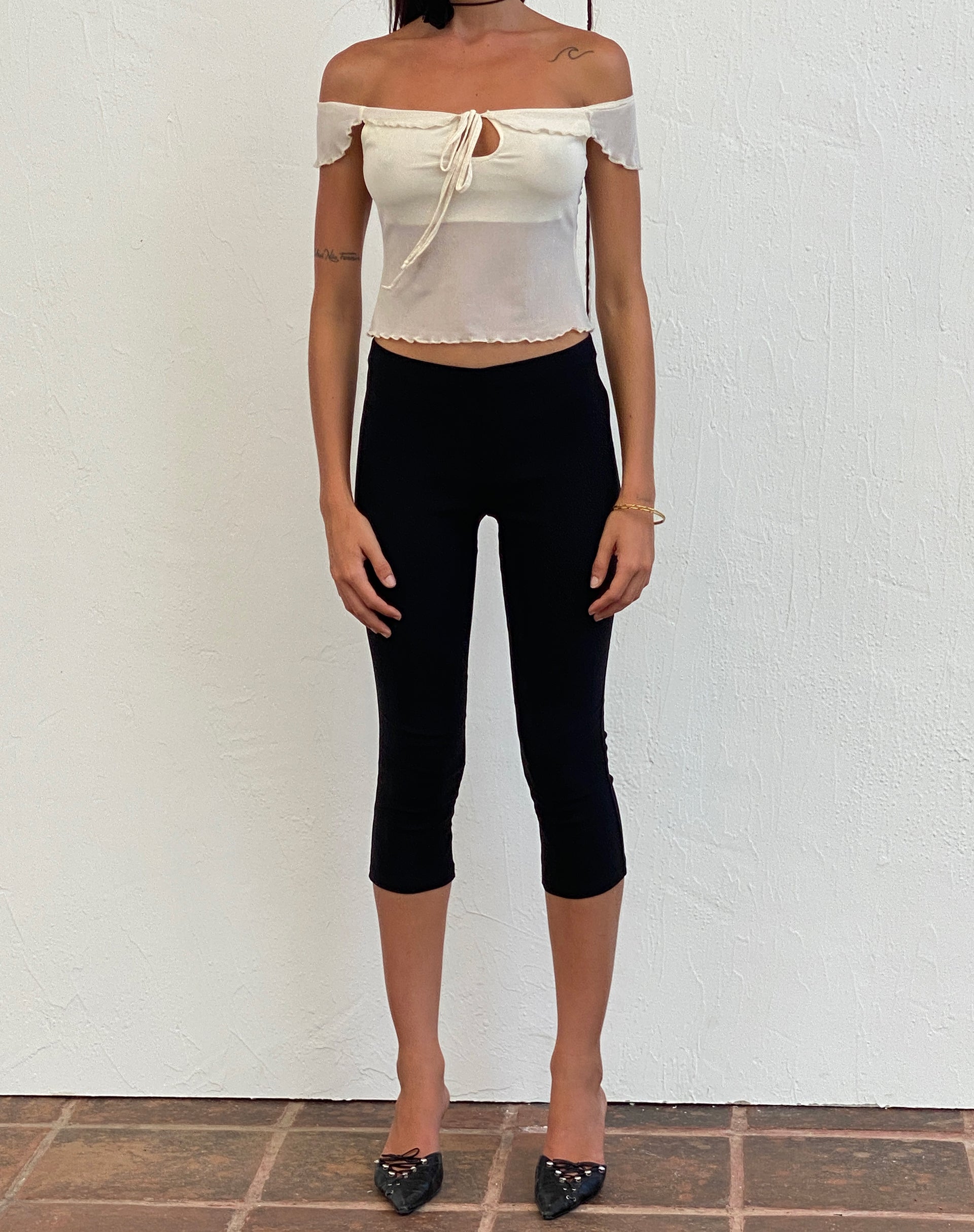 Asla Cropped Capri Trouser in Stretch Tailoring Black-Nico Sky