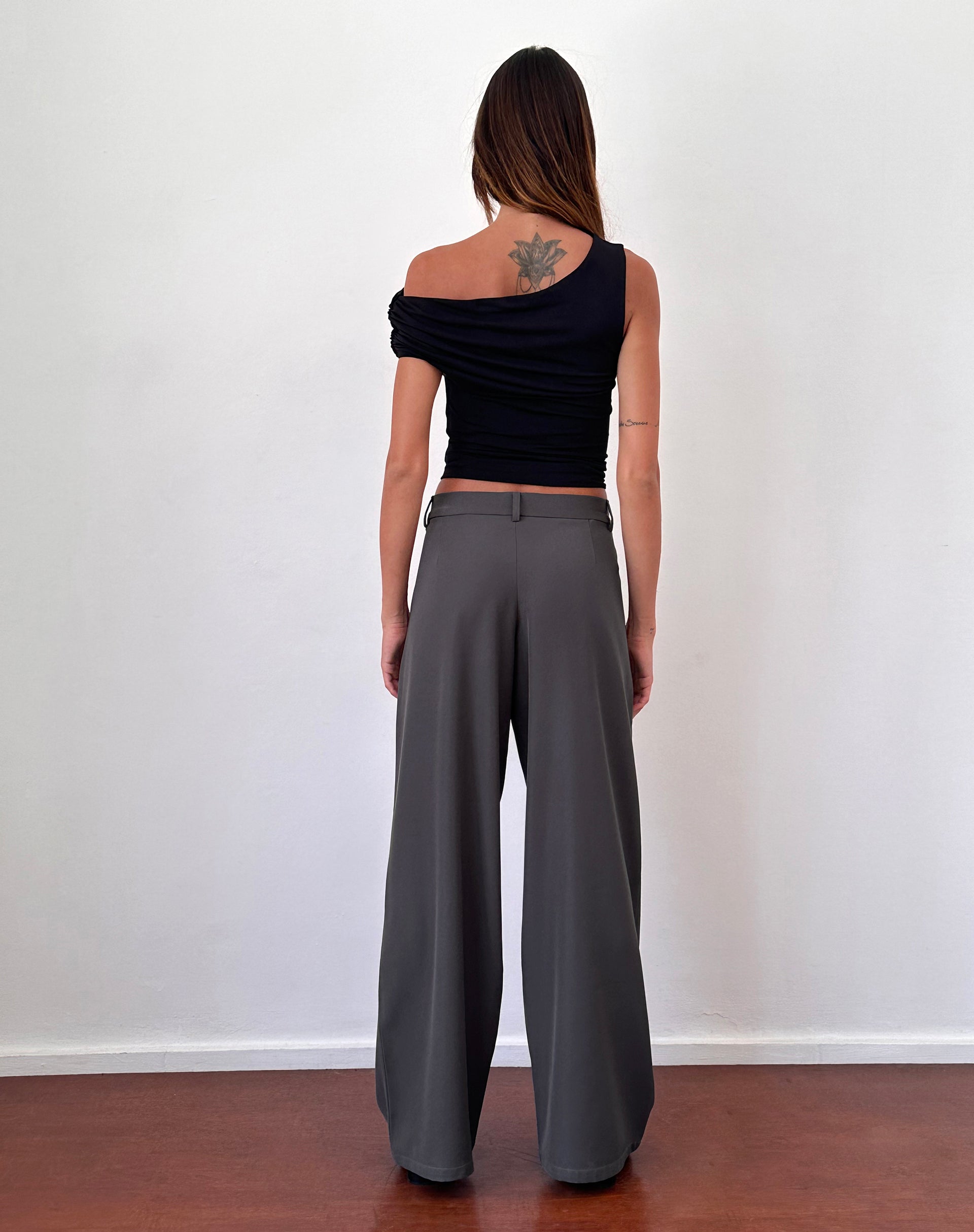 Nailaka Low Rise Wide Leg Tailored Trouser in Dark Charcoal-Nico Sky