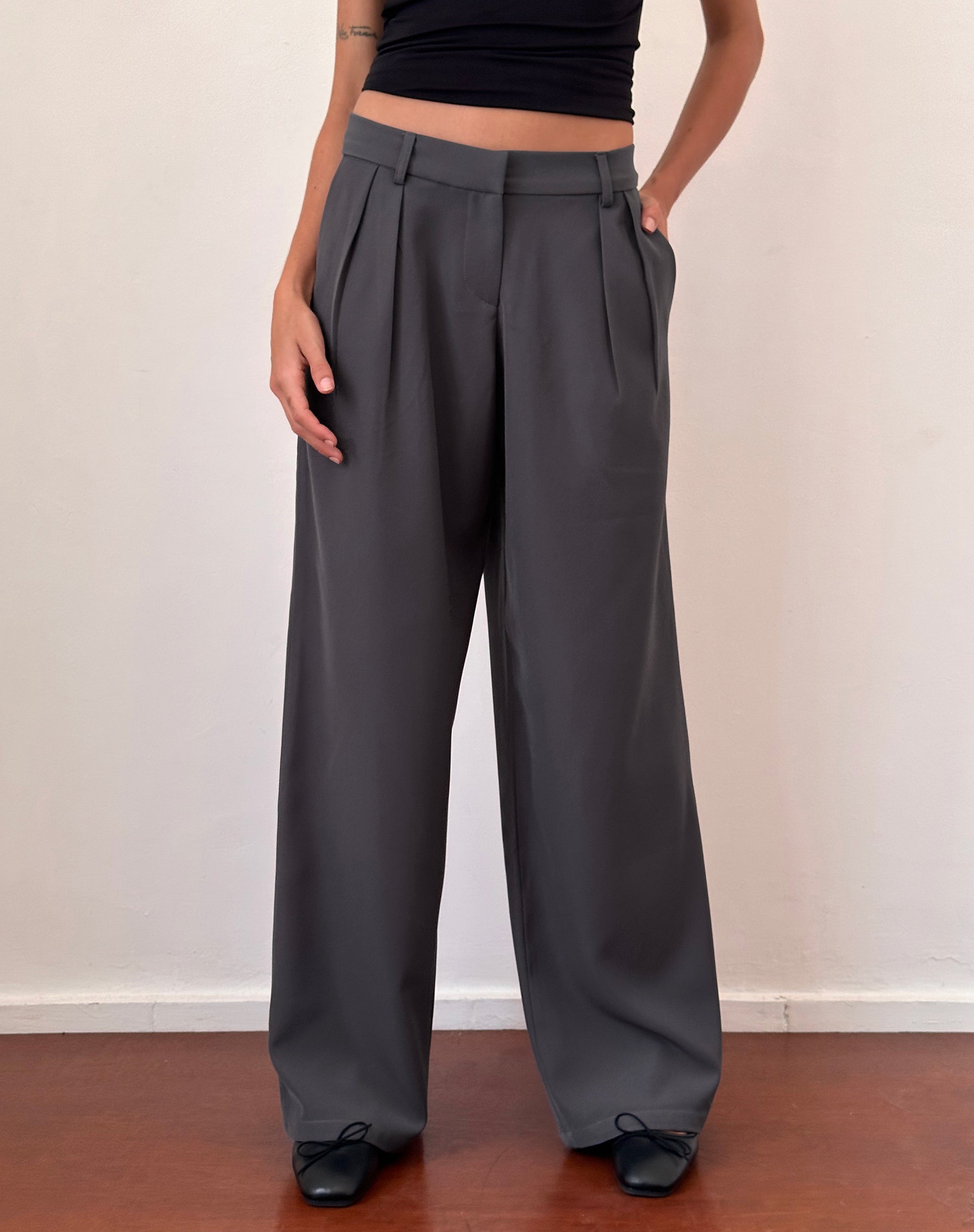 Nailaka Low Rise Wide Leg Tailored Trouser in Dark Charcoal-Nico Sky