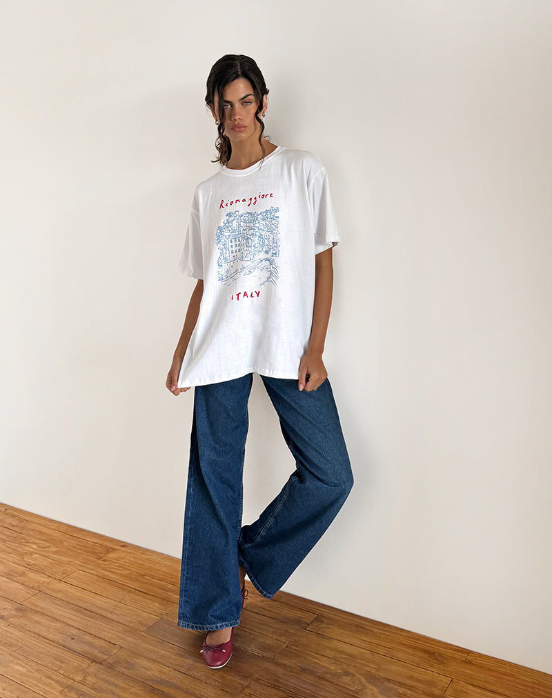 Oversized Basic Tee in Riomaggiore Italy White-Nico Sky