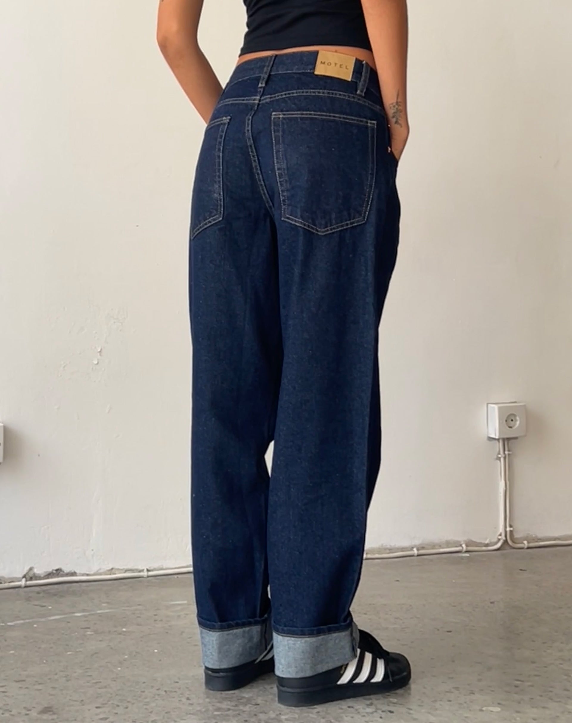 Oversized Dad Low Rise Jeans in Dark Rinse-Nico Sky
