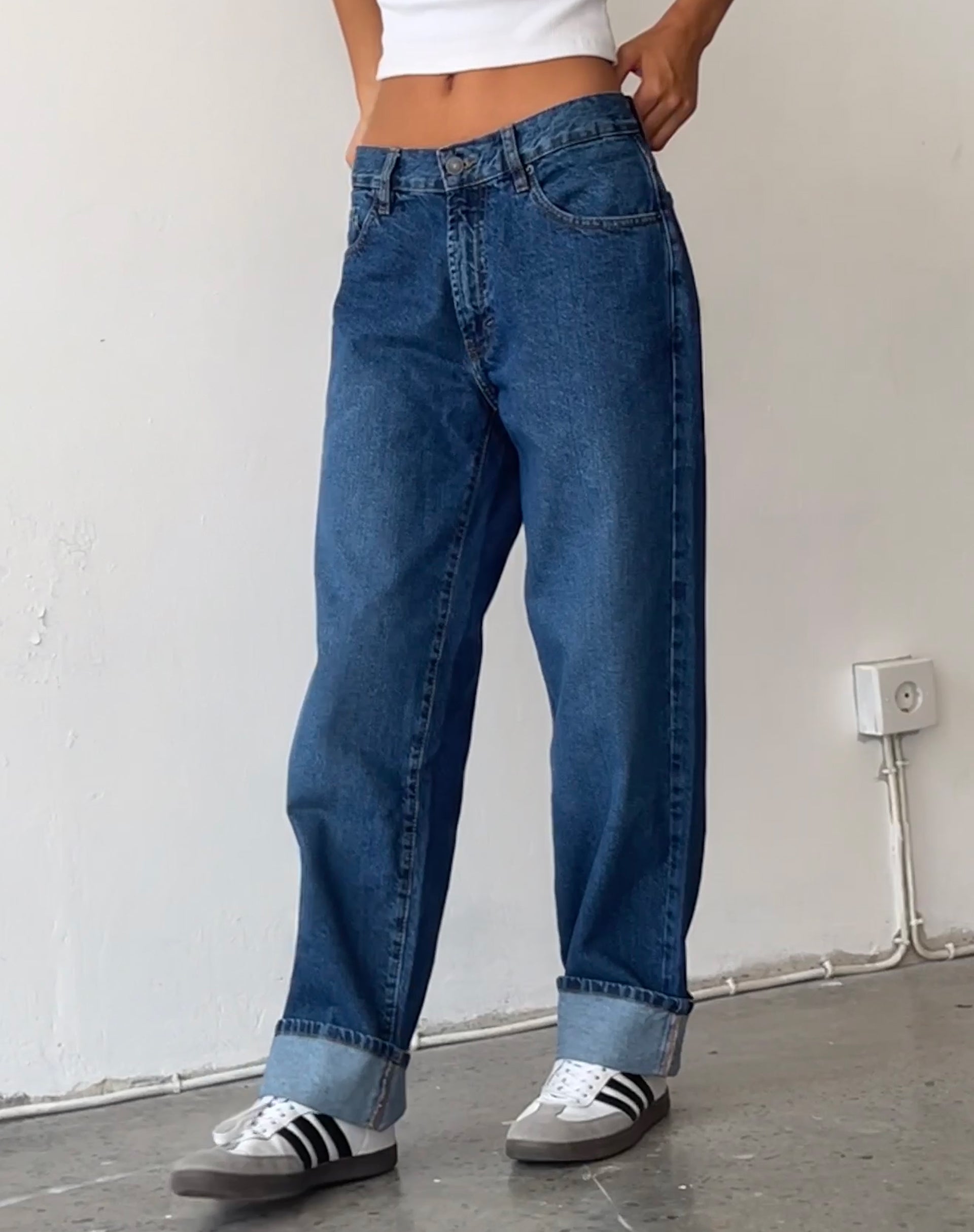 Oversized Dad Low Rise Jeans in Mid Blue Used-Nico Sky
