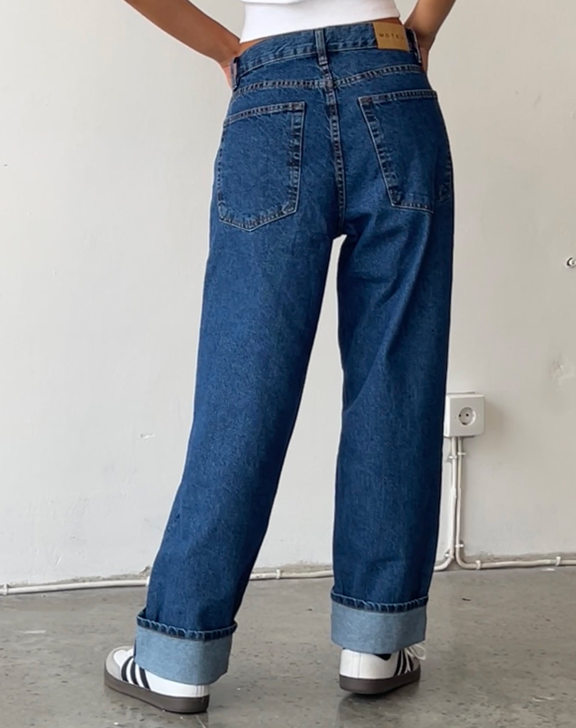 Oversized Dad Low Rise Jeans in Mid Blue Used-Nico Sky