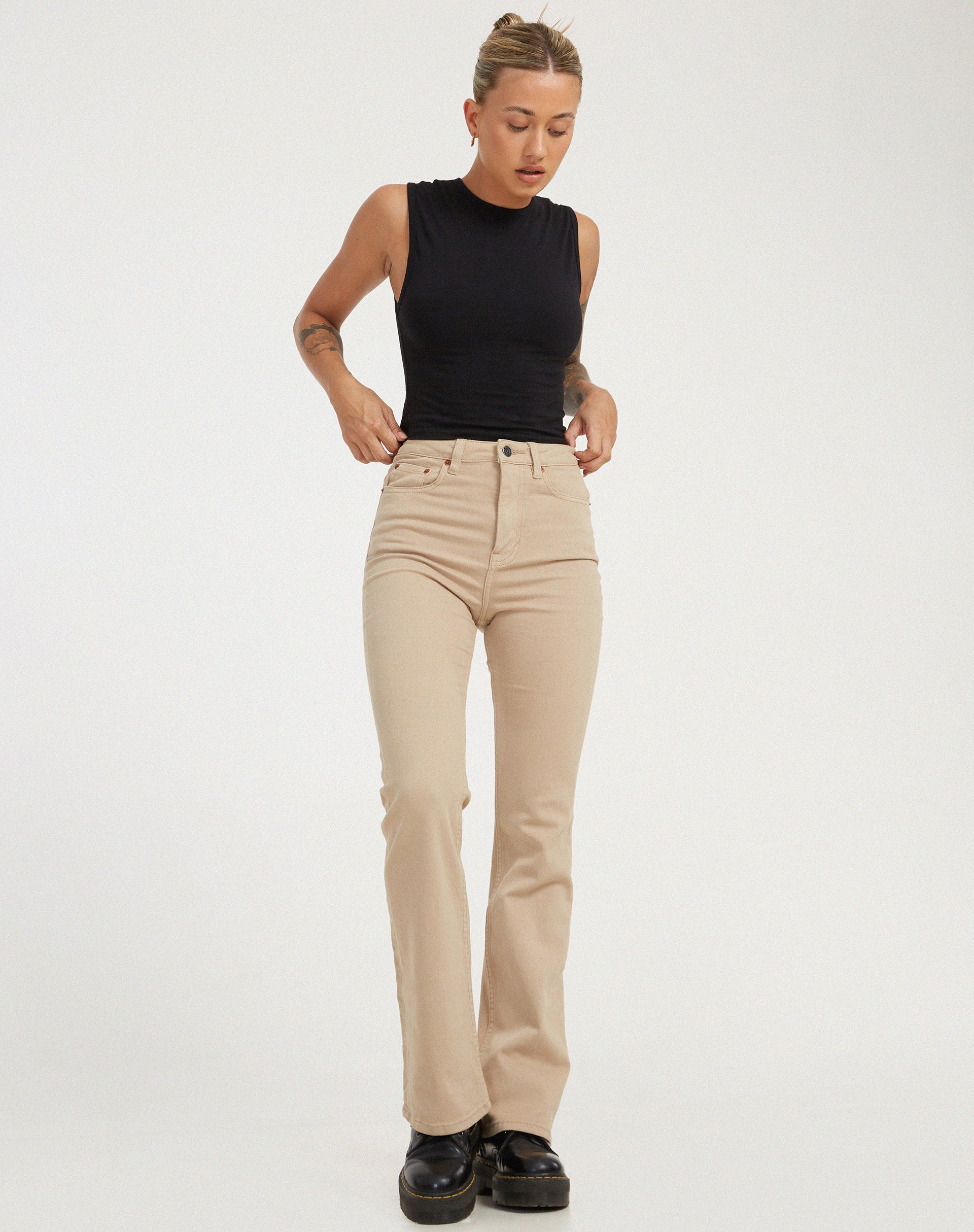 Bootleg Jeans in Sandwash-Nico Sky