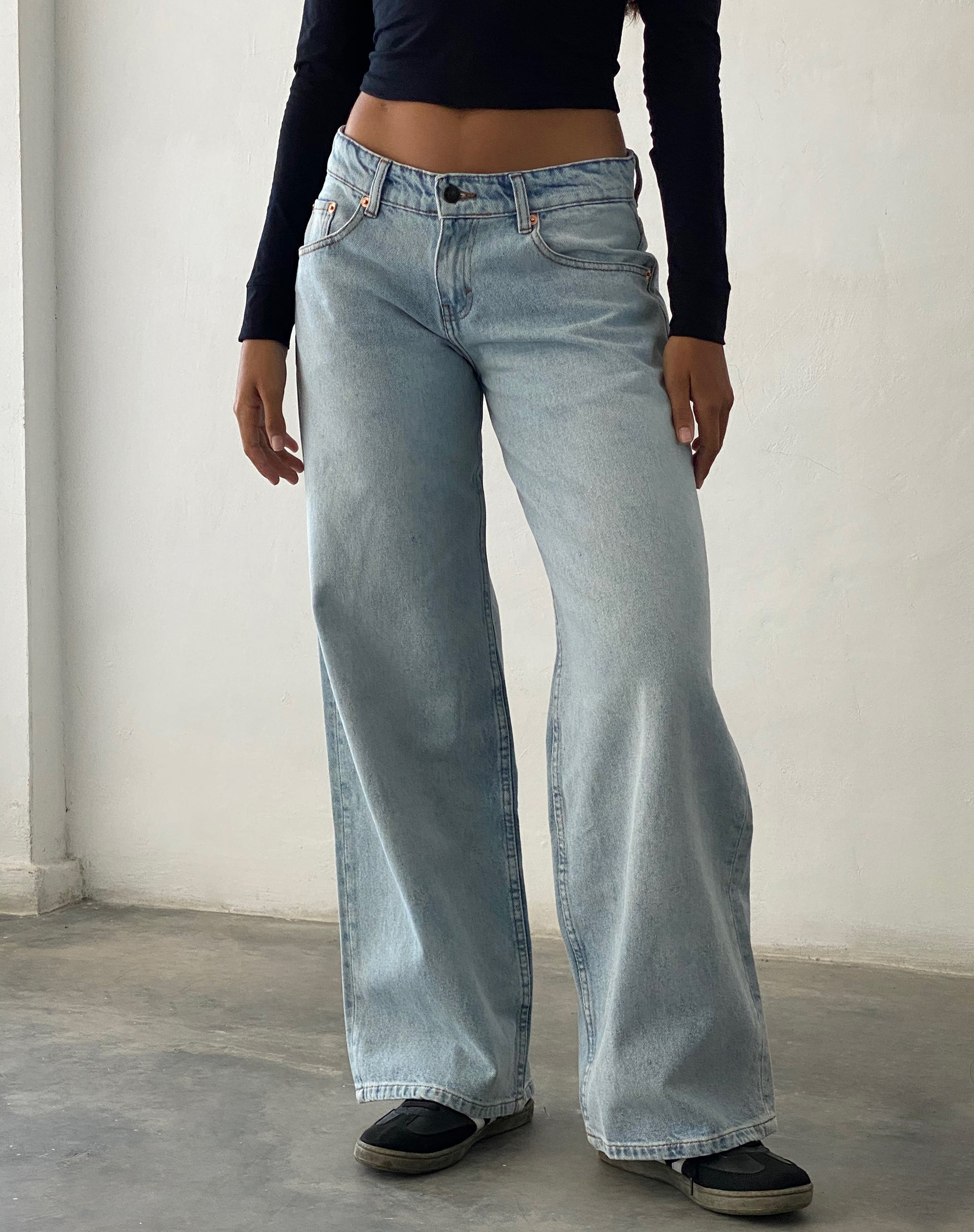 Roomy Extra Wide Low Rise Jeans in Extreme Light Blue Wash-Nico Sky