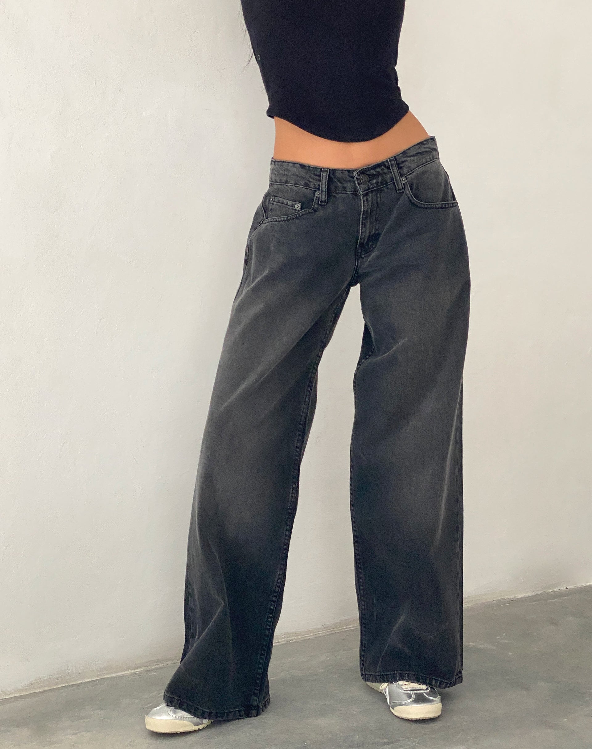Roomy Extra Wide Low Rise Jeans in Washed Black Grey-Nico Sky