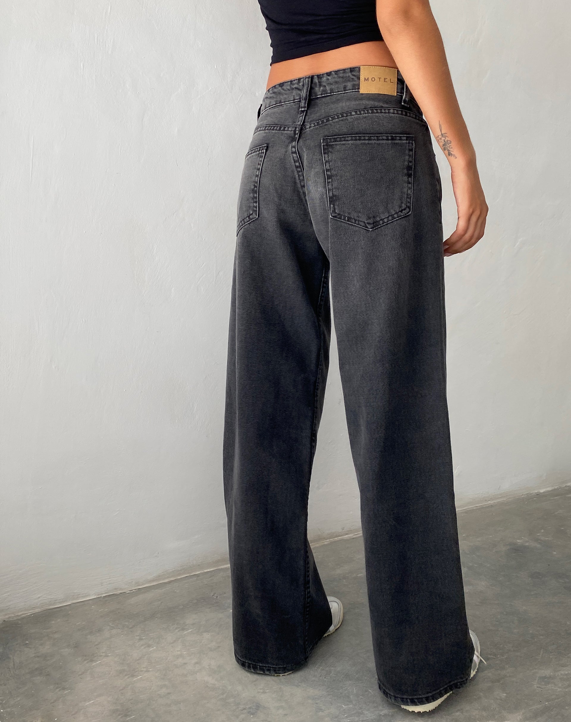 Roomy Extra Wide Low Rise Jeans in Washed Black Grey-Nico Sky