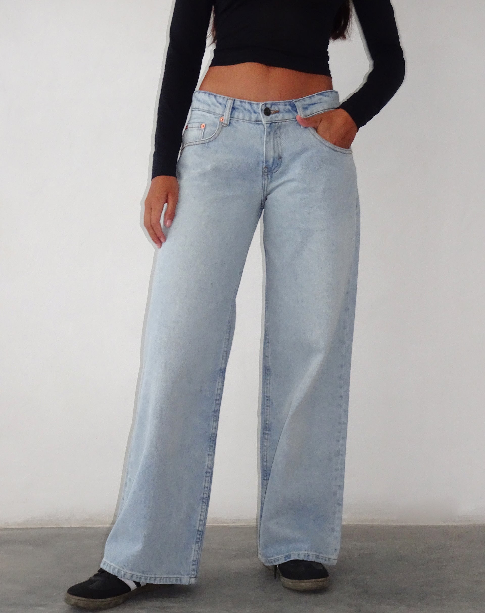 Roomy Extra Wide Low Rise Jeans in Extreme Light Blue Wash-Nico Sky