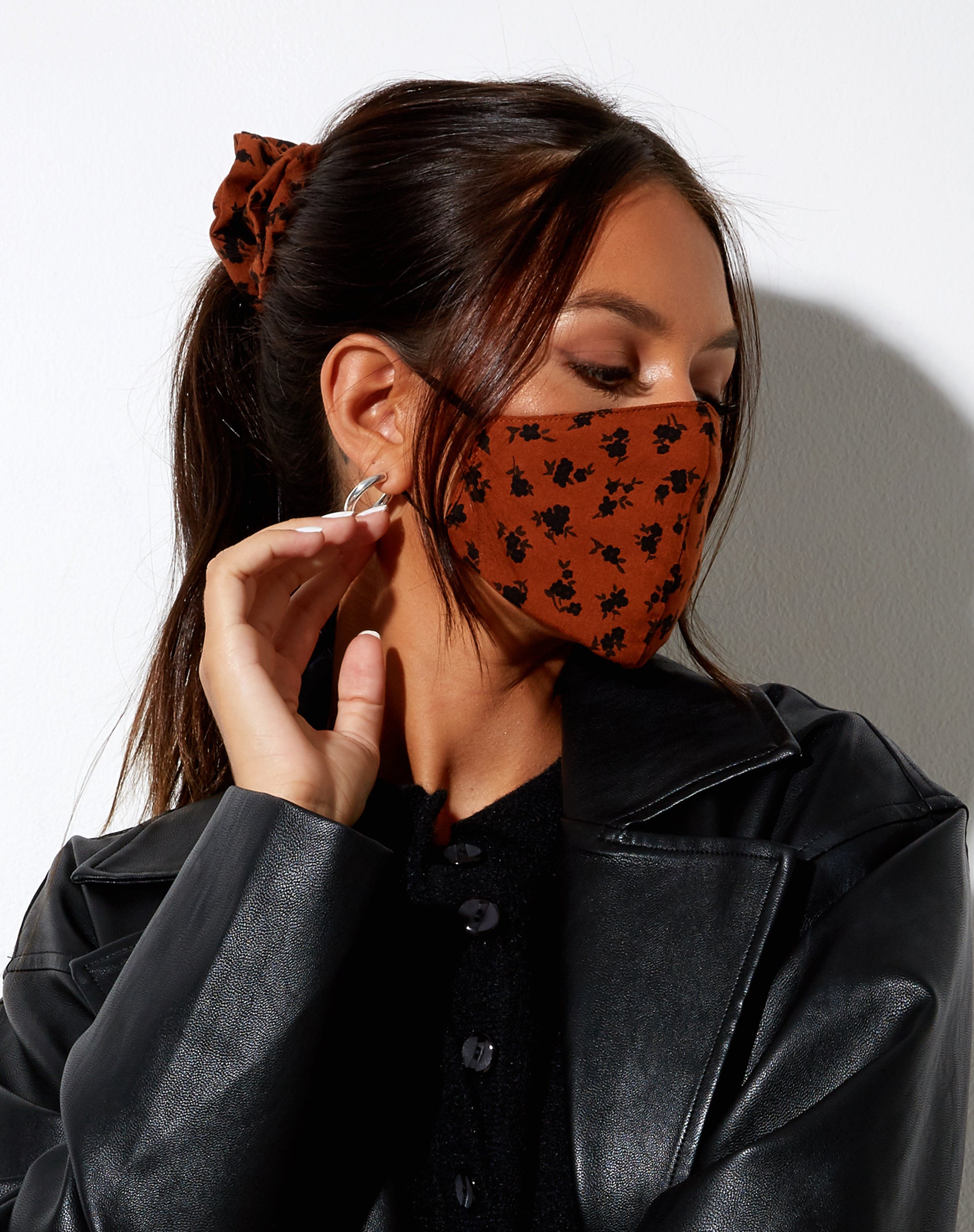 Face Mask in Dainty Daisy Bombay Brown-Nico Sky