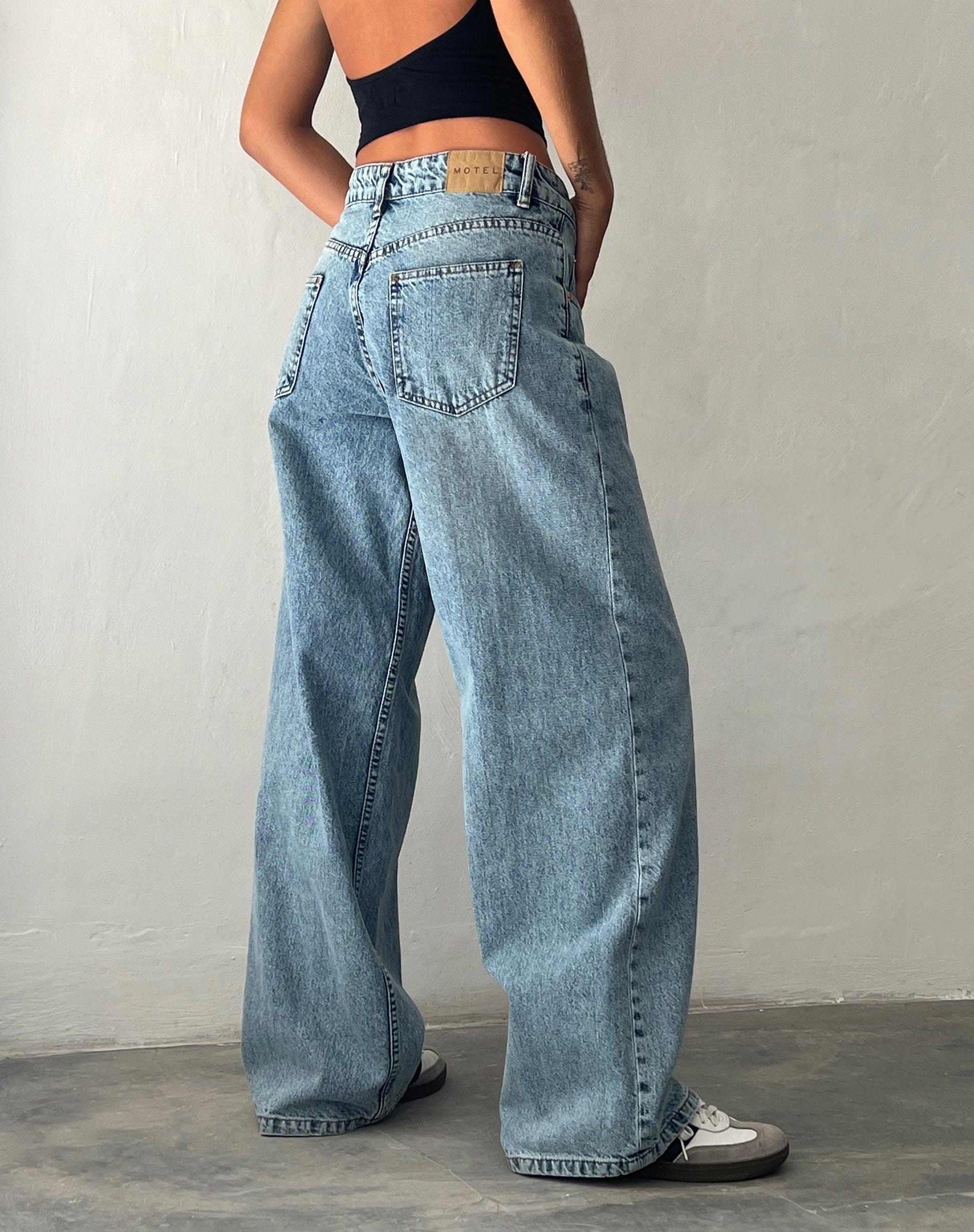 Roomy Extra Wide Low Rise Jeans in Vintage Blue Wash-Nico Sky