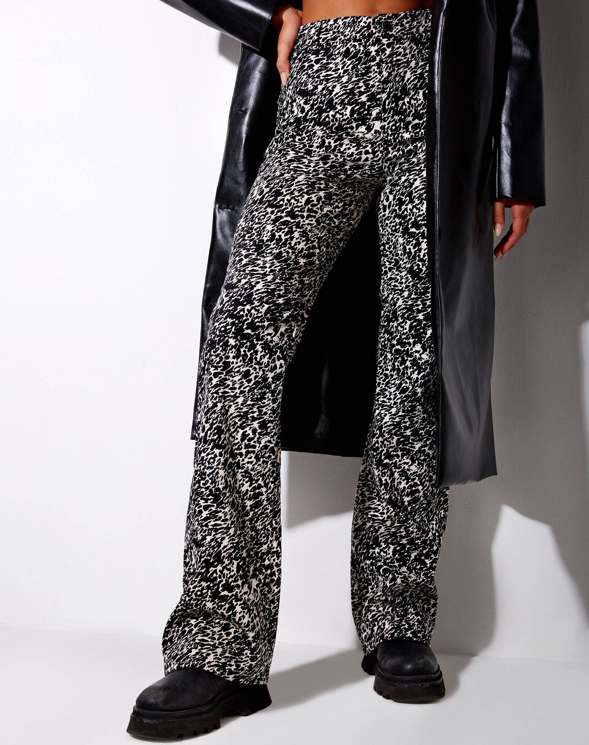 Zoven Trouser in Abstract Animal-Nico Sky