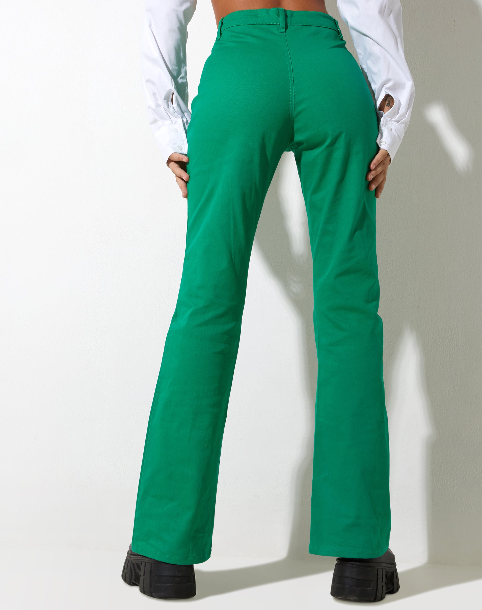 Zoven Flare Trouser in Twill Blush Green-Nico Sky