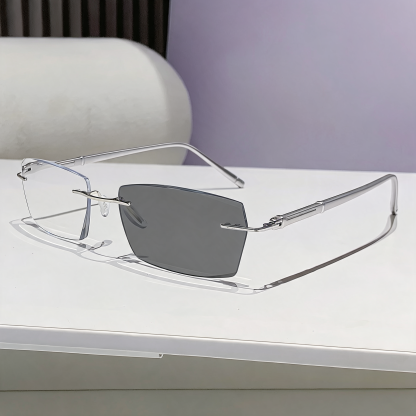 Auto-Focus Glasses 🕶️: A pair of smart progressive photochromic glasses 🔍, locking in high-definition vision all day long ☀️. Instantly turns into sunglasses outdoors, offering powerful UV protection to shield your eyes ✅.