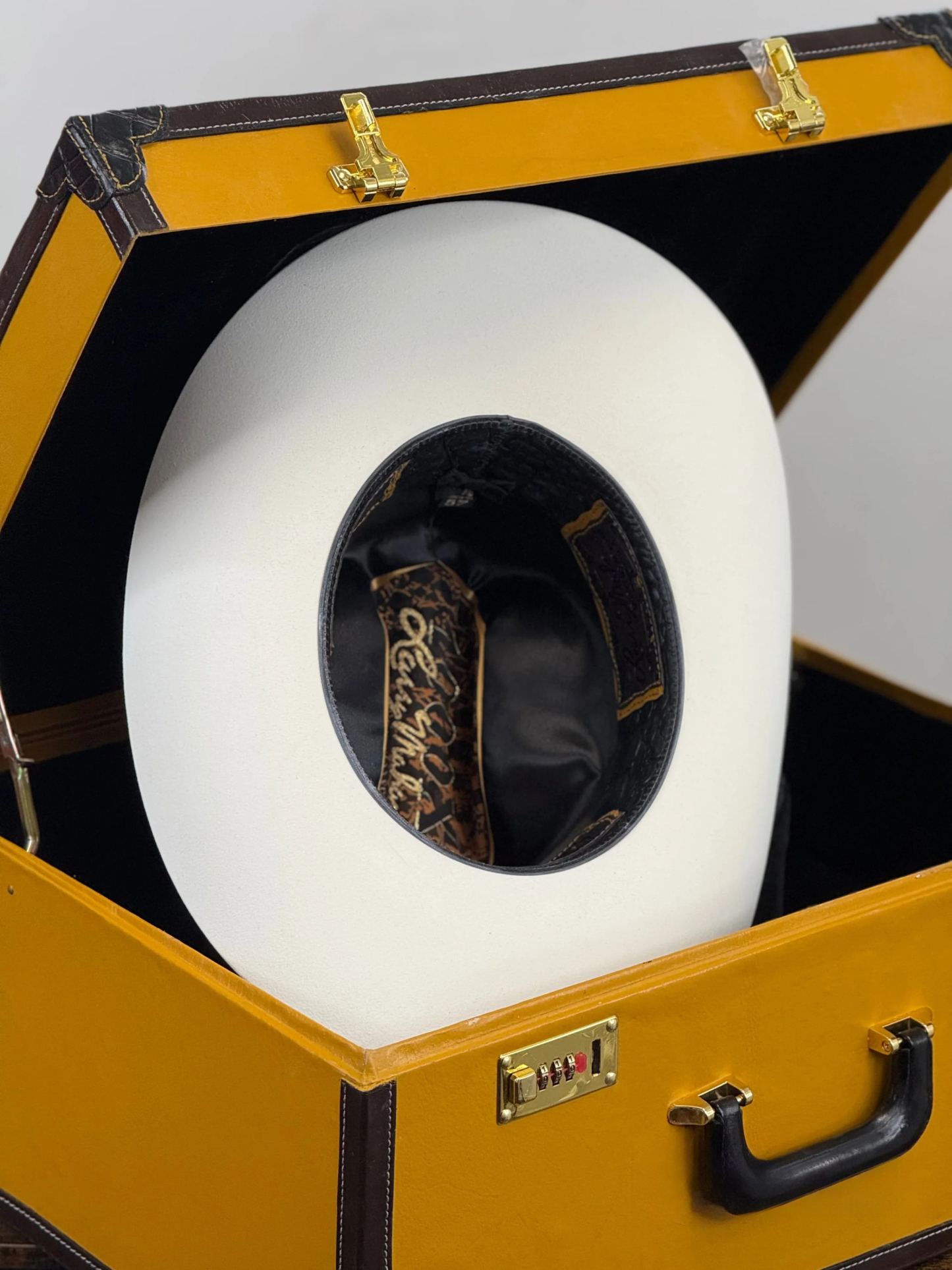 LARRY MAHAN´S 1000X WHITE IMPERIAL LUXURIOS