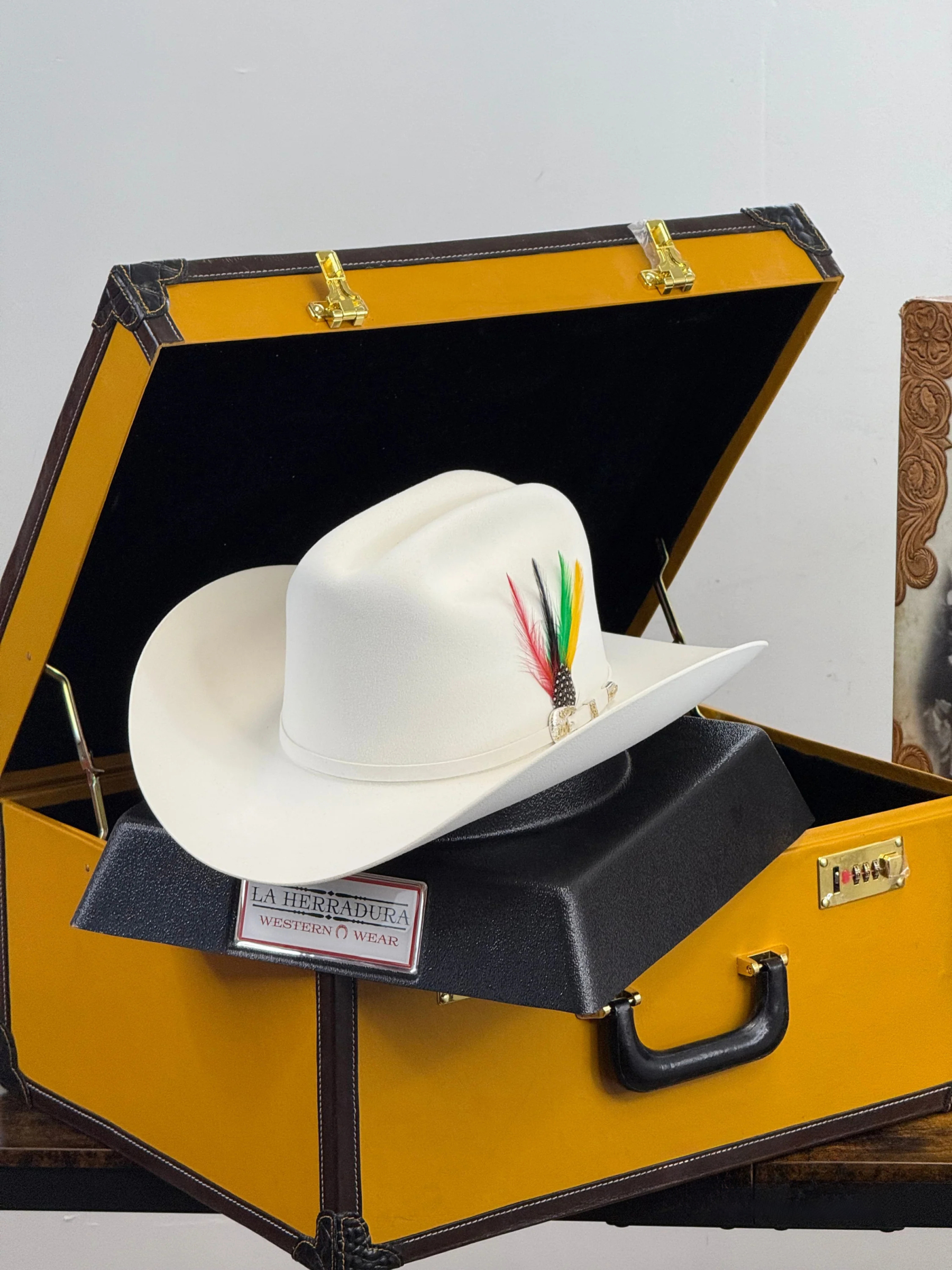 LARRY MAHAN´S 1000X WHITE IMPERIAL LUXURIOS