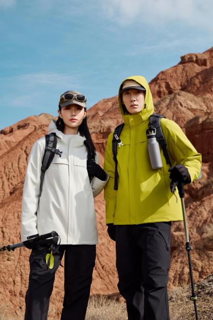 Integrated black gold graphene down