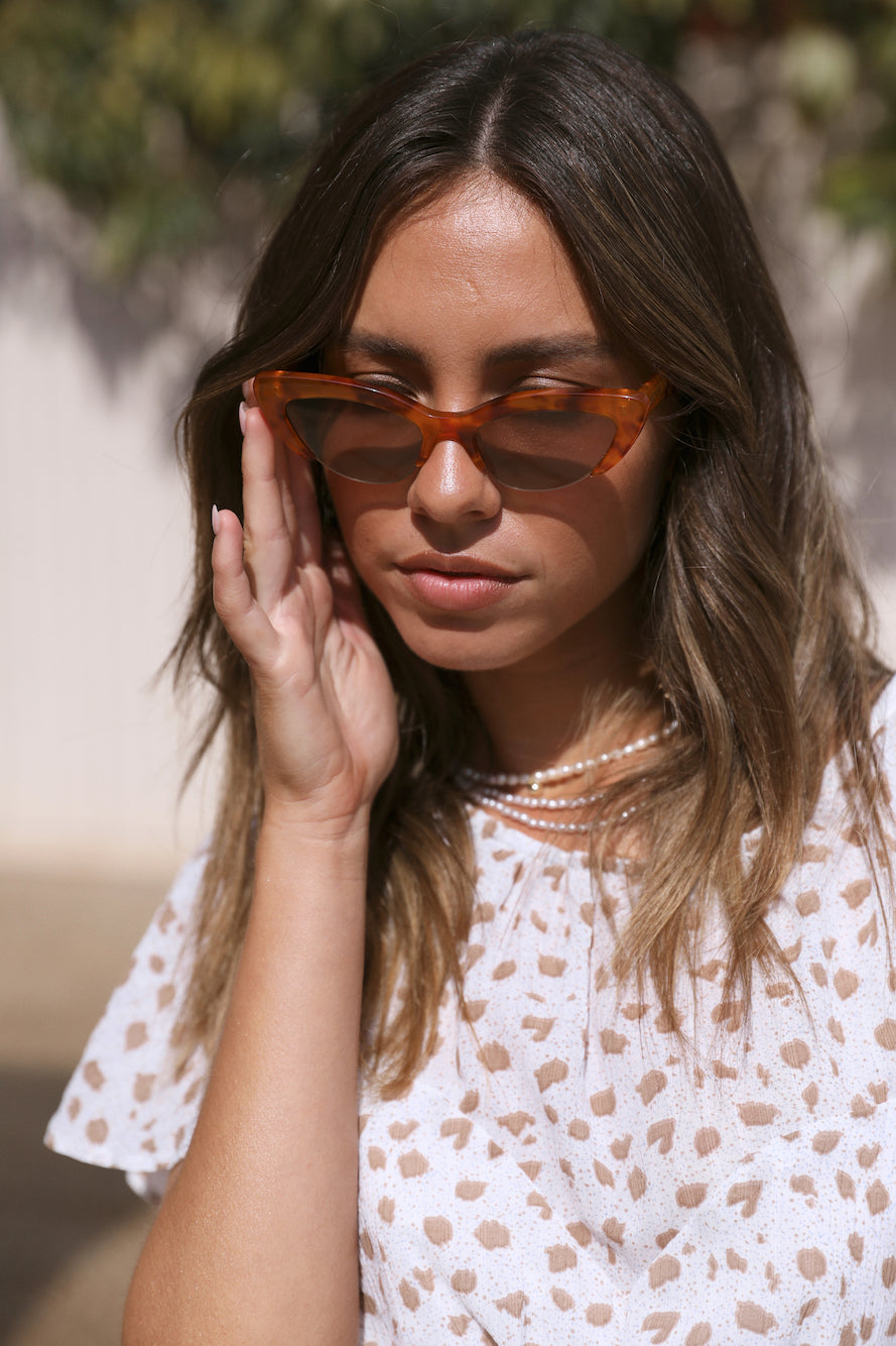 BANBÉ The Ambrosio Sunglasses Maple Tort Honey Fade-Roy Dress