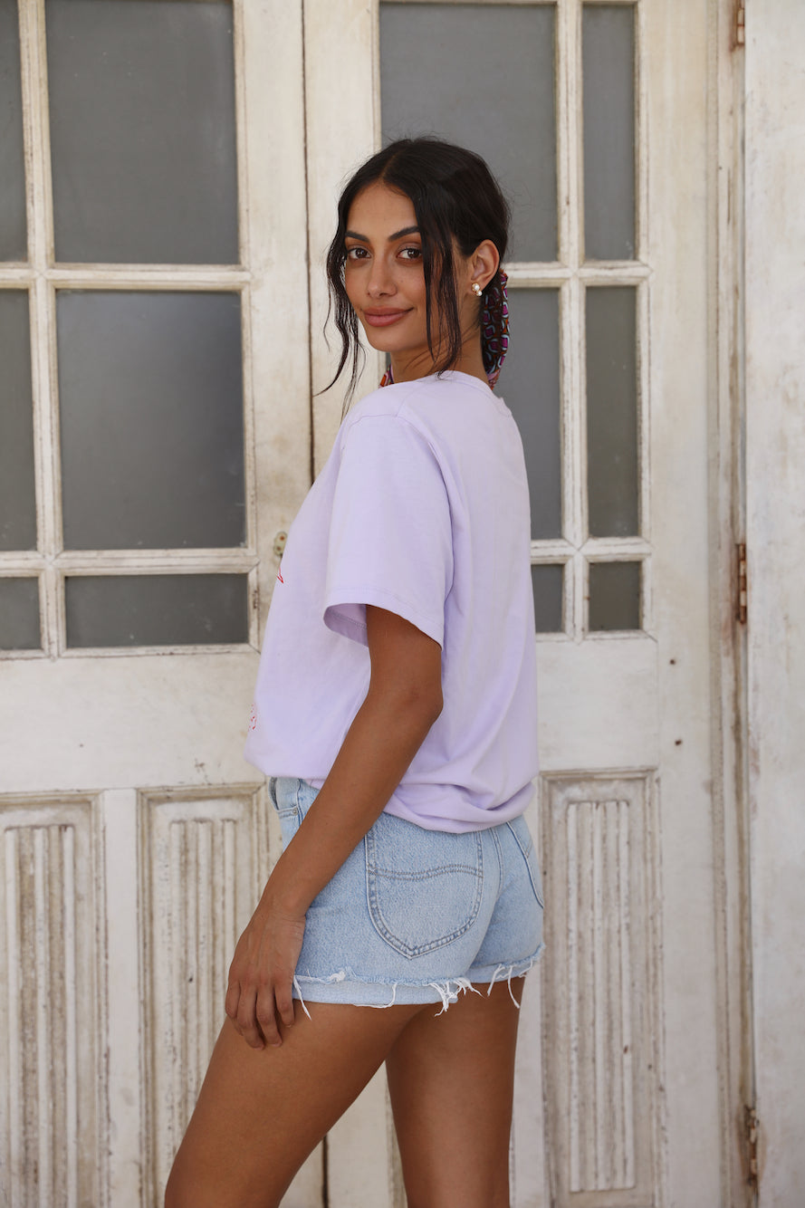 CHARLIE HOLIDAY Good Vibes Club Boyfriend Tee Lilac-Roy Dress