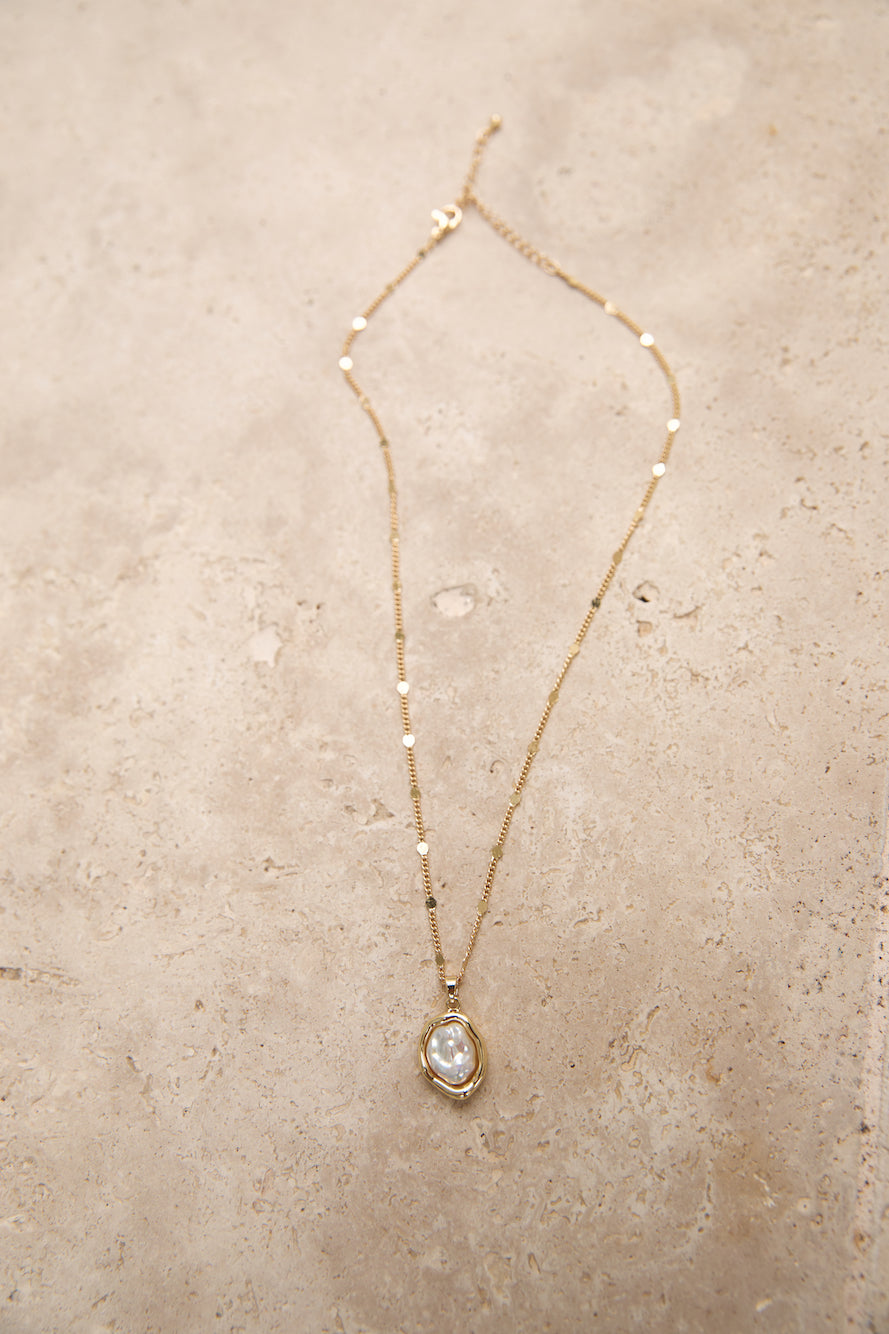 18k Gold Plated Sea Oyster Necklace Gold-Roy Dress