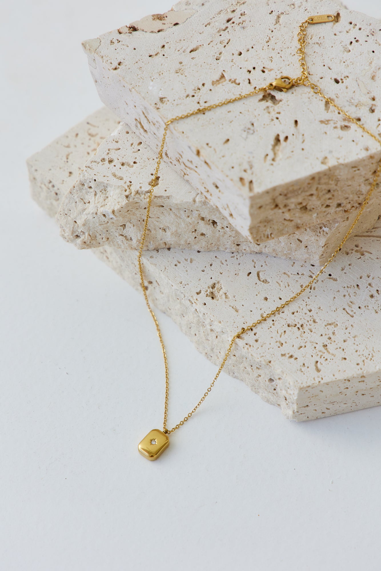 18k Gold Plated Deck Of Cards Necklace Gold-Roy Dress