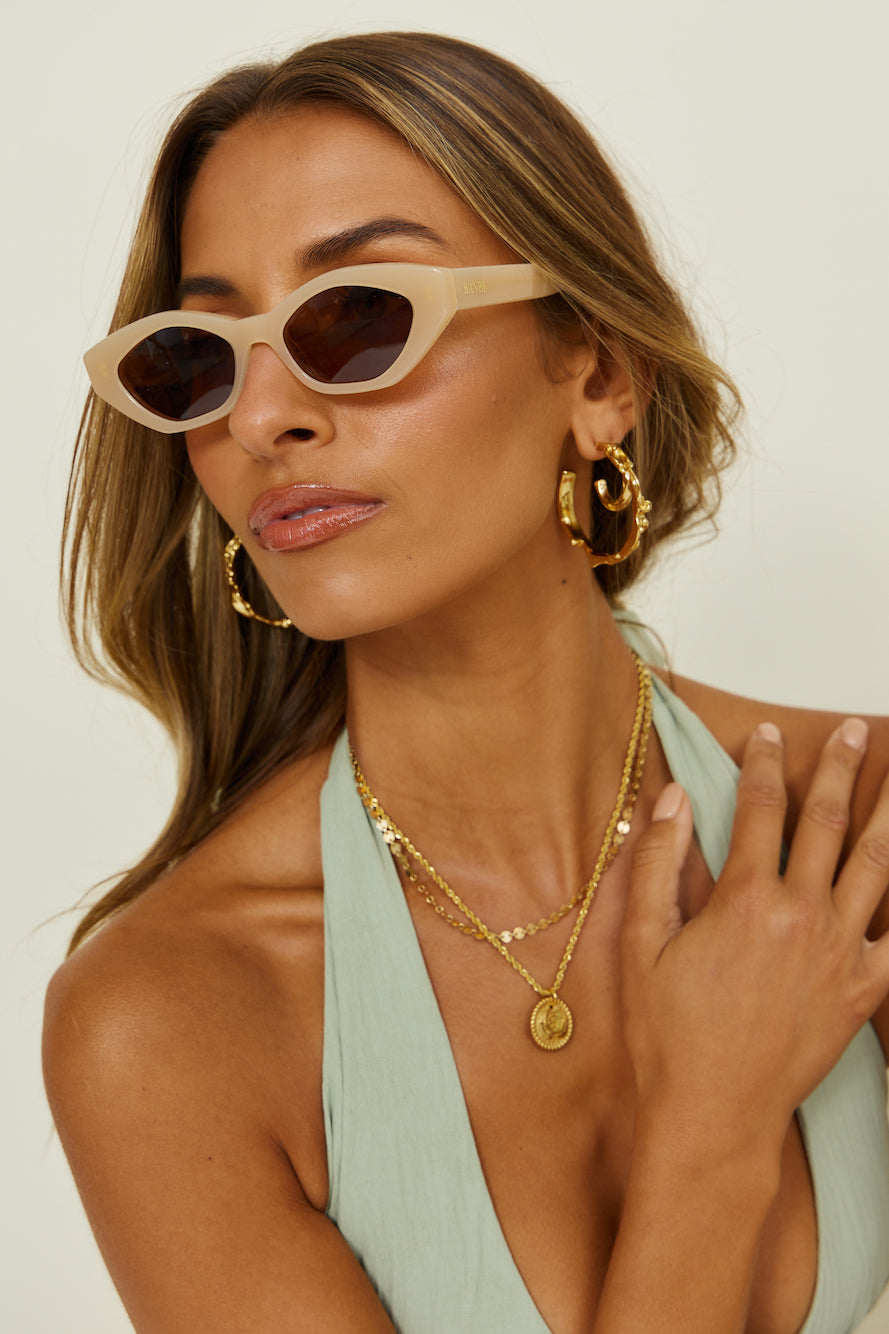 BANBÉ The Eva Sunglasses Milk Brown-Roy Dress