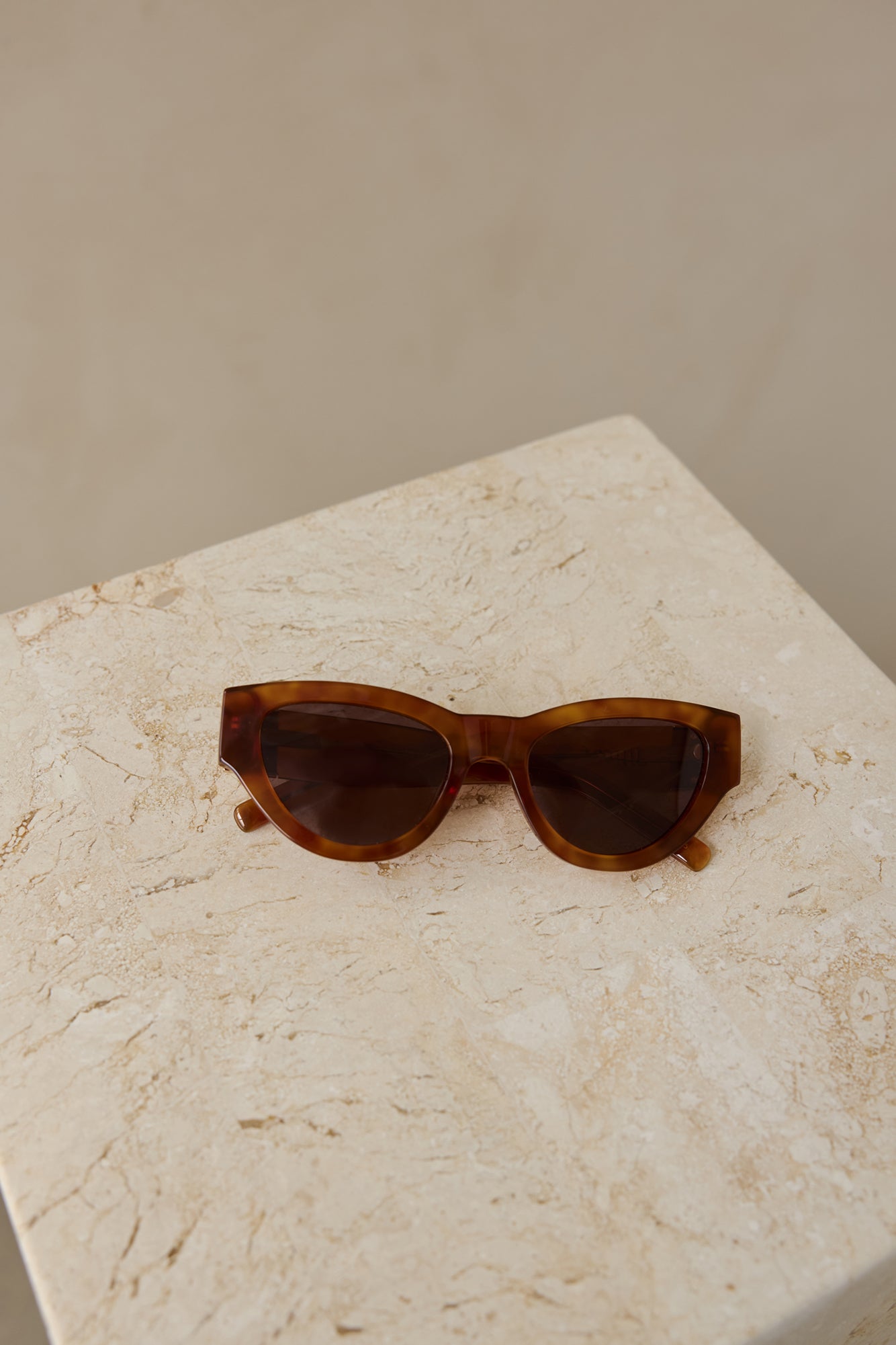 BANBÉ The Carla Sunglasses Honey Tort Auburn-Roy Dress