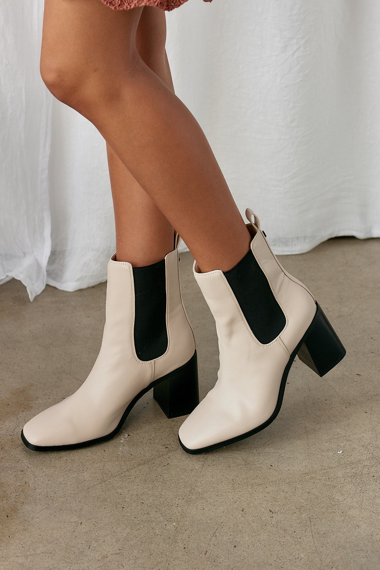 VERALI Link Chelsea Gusset Boots Bone-Roy Dress