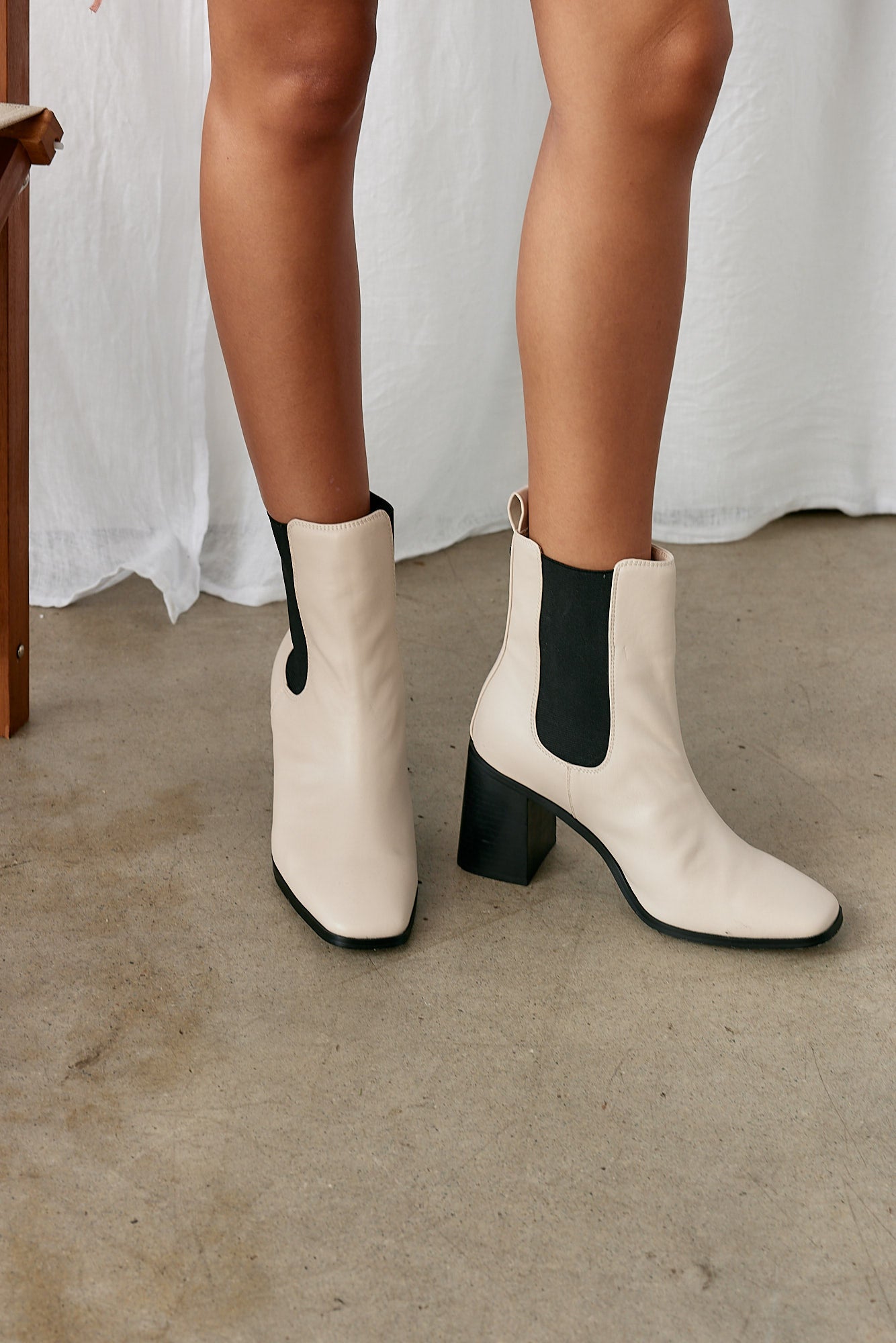 VERALI Link Chelsea Gusset Boots Bone-Roy Dress