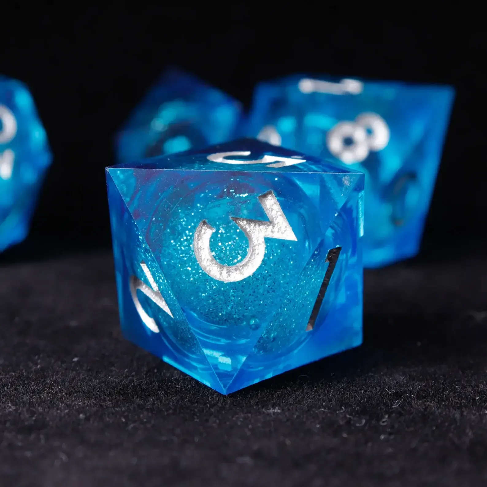 Liquid Core DND Dice Set – Sharp Polyhedral D6 & D20, Gift for D&D Players
