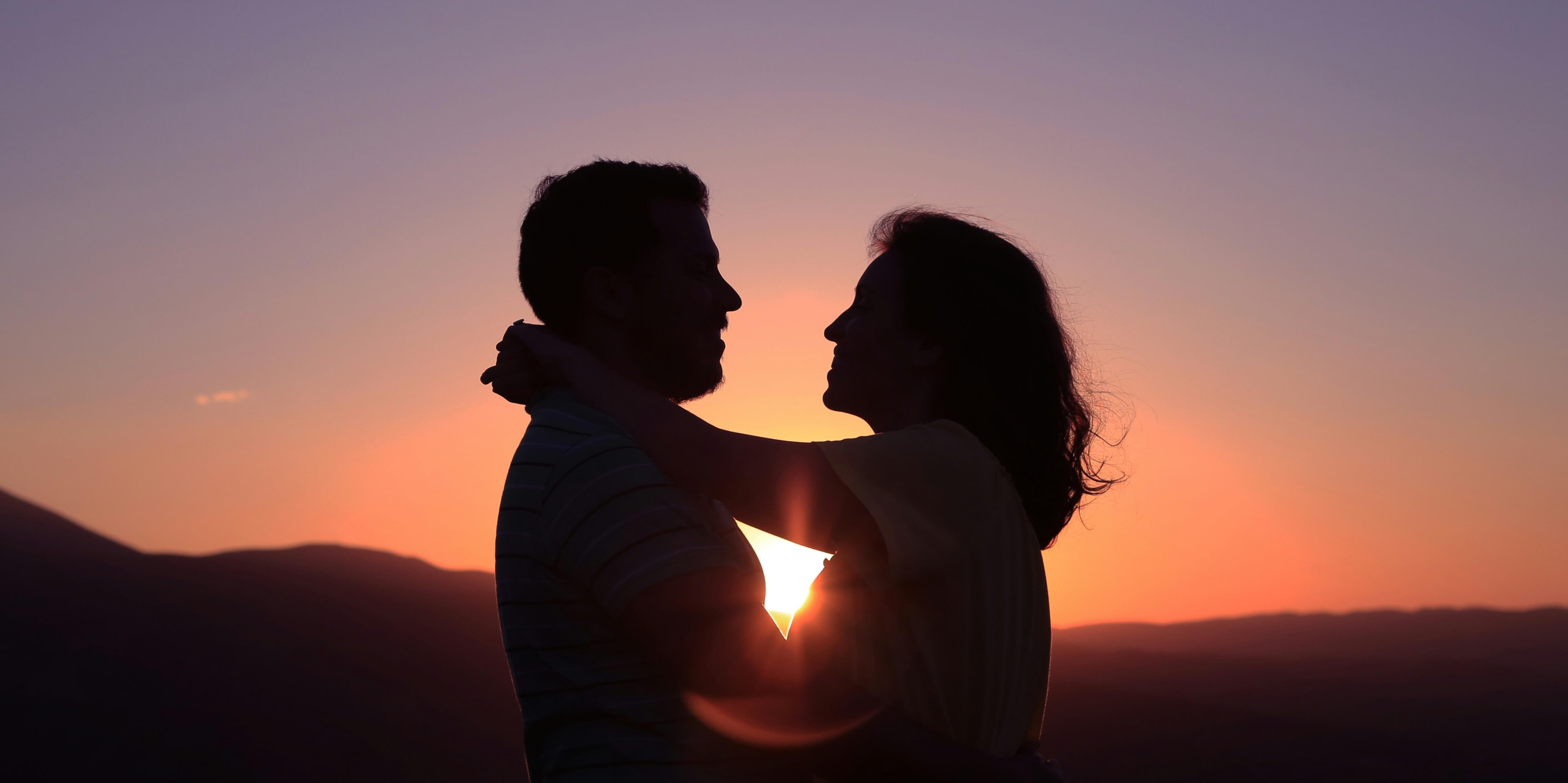 8 Thoughtful Personalized Wedding Gifts for Your Husband