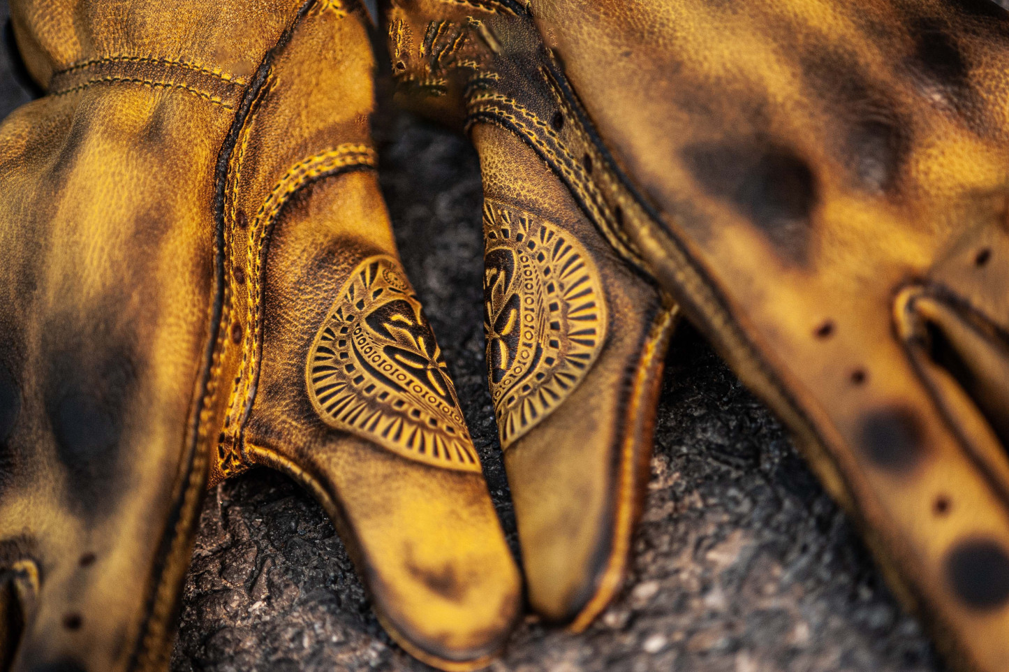 Vintage Ethnic Style Perforated Yellow Leather Touchscreen Motorcycle Gloves