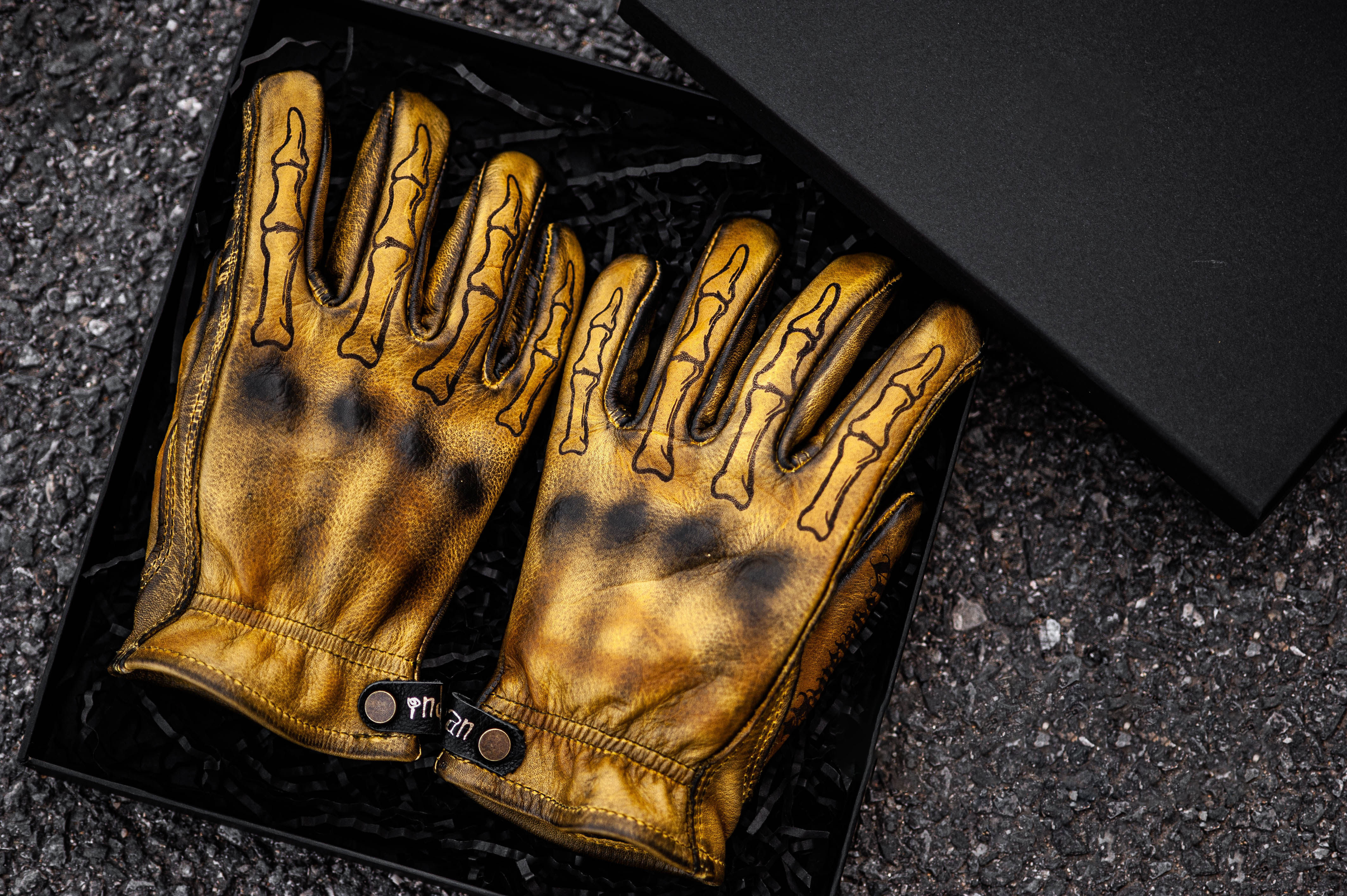 Vintage Ethnic Style Perforated Yellow Leather Touchscreen Motorcycle Gloves