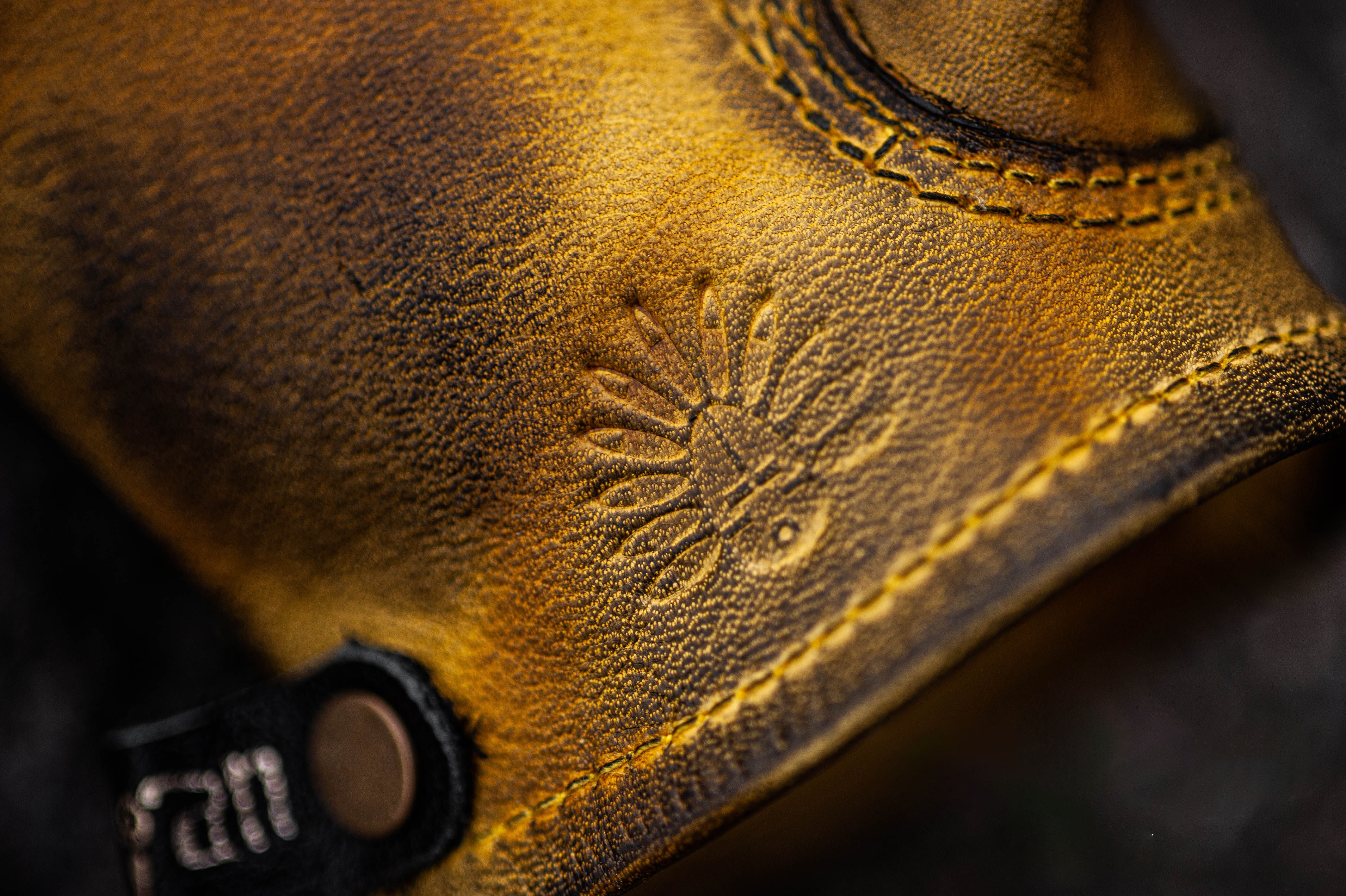 Vintage Ethnic Style Perforated Yellow Leather Touchscreen Motorcycle Gloves