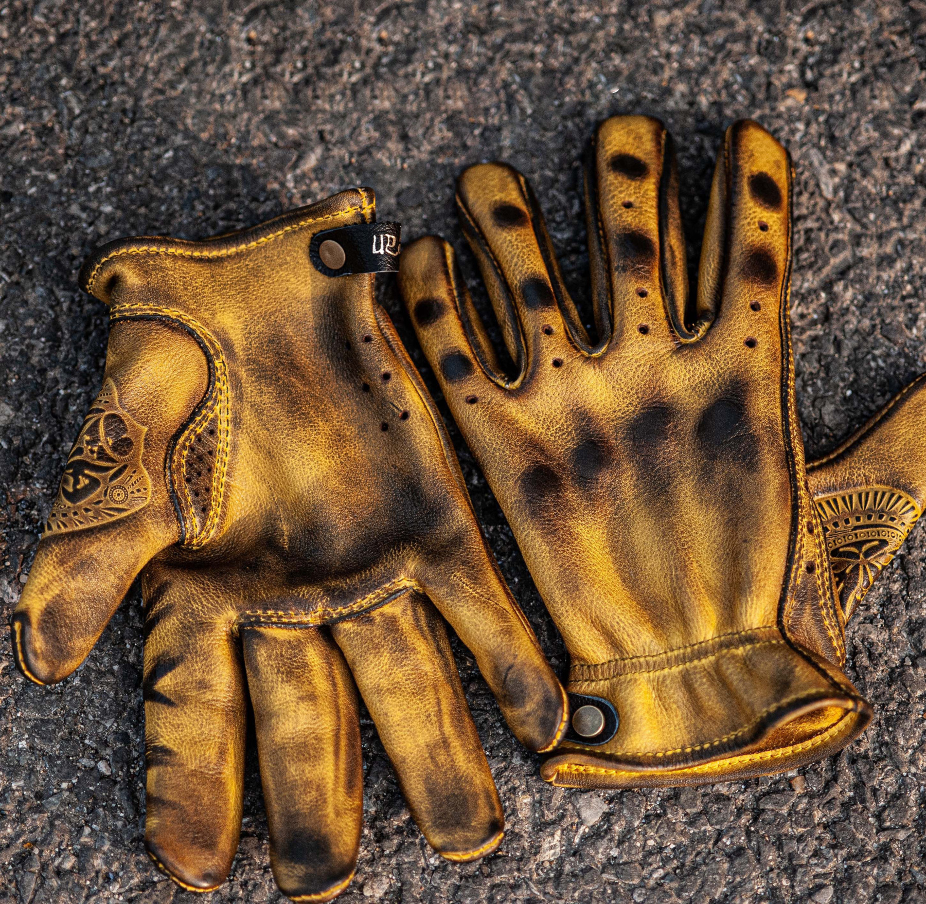 Vintage Ethnic Style Perforated Yellow Leather Touchscreen Motorcycle Gloves