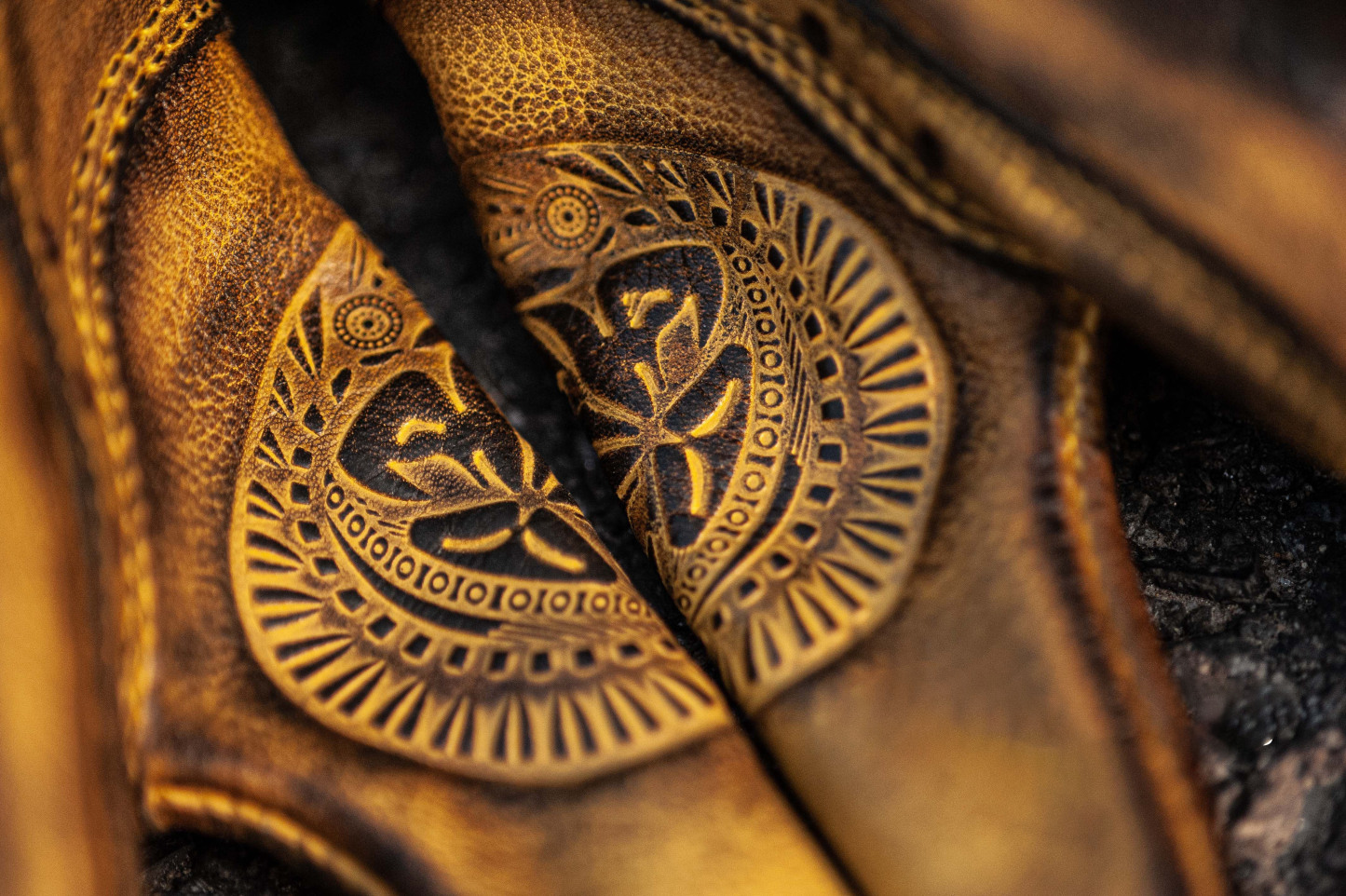 Vintage Ethnic Style Perforated Yellow Leather Touchscreen Motorcycle Gloves