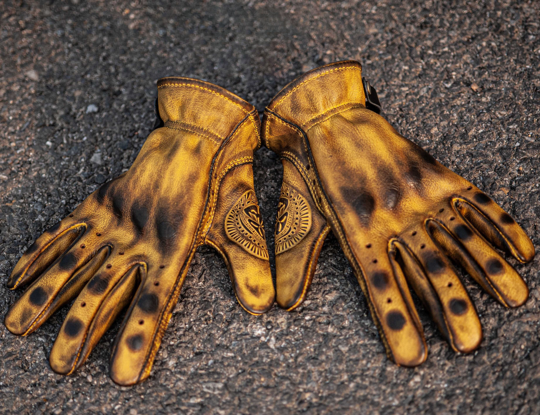 Vintage Ethnic Style Perforated Yellow Leather Touchscreen Motorcycle Gloves