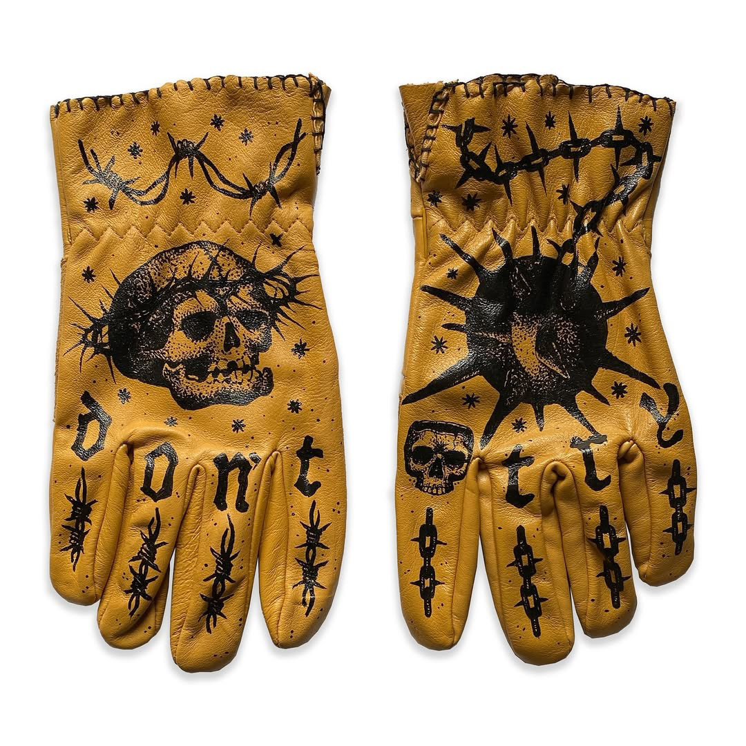 Dark Punk Aesthetic Barbed Wire Skull Graphic Leather Riding Gloves